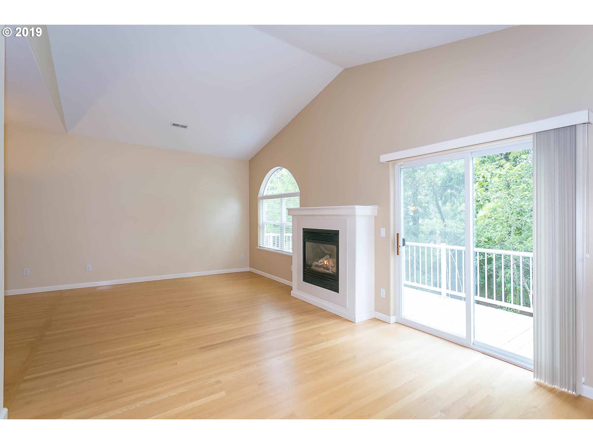 Photo #5: 19036766 Listing 