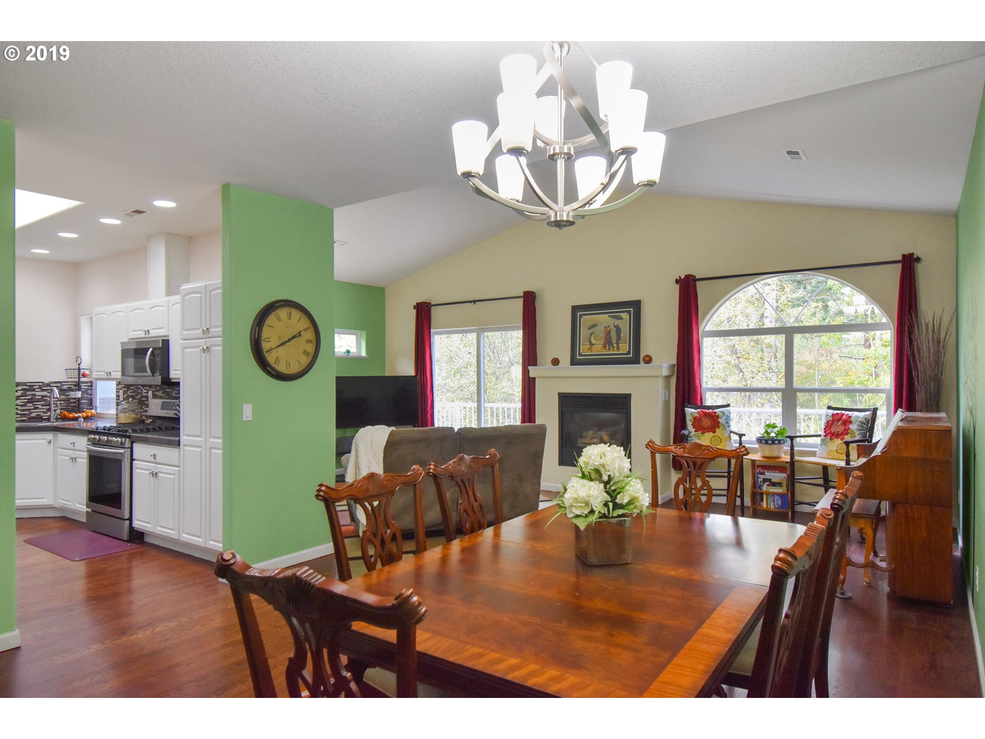 Photo #5: 19042317 Listing 