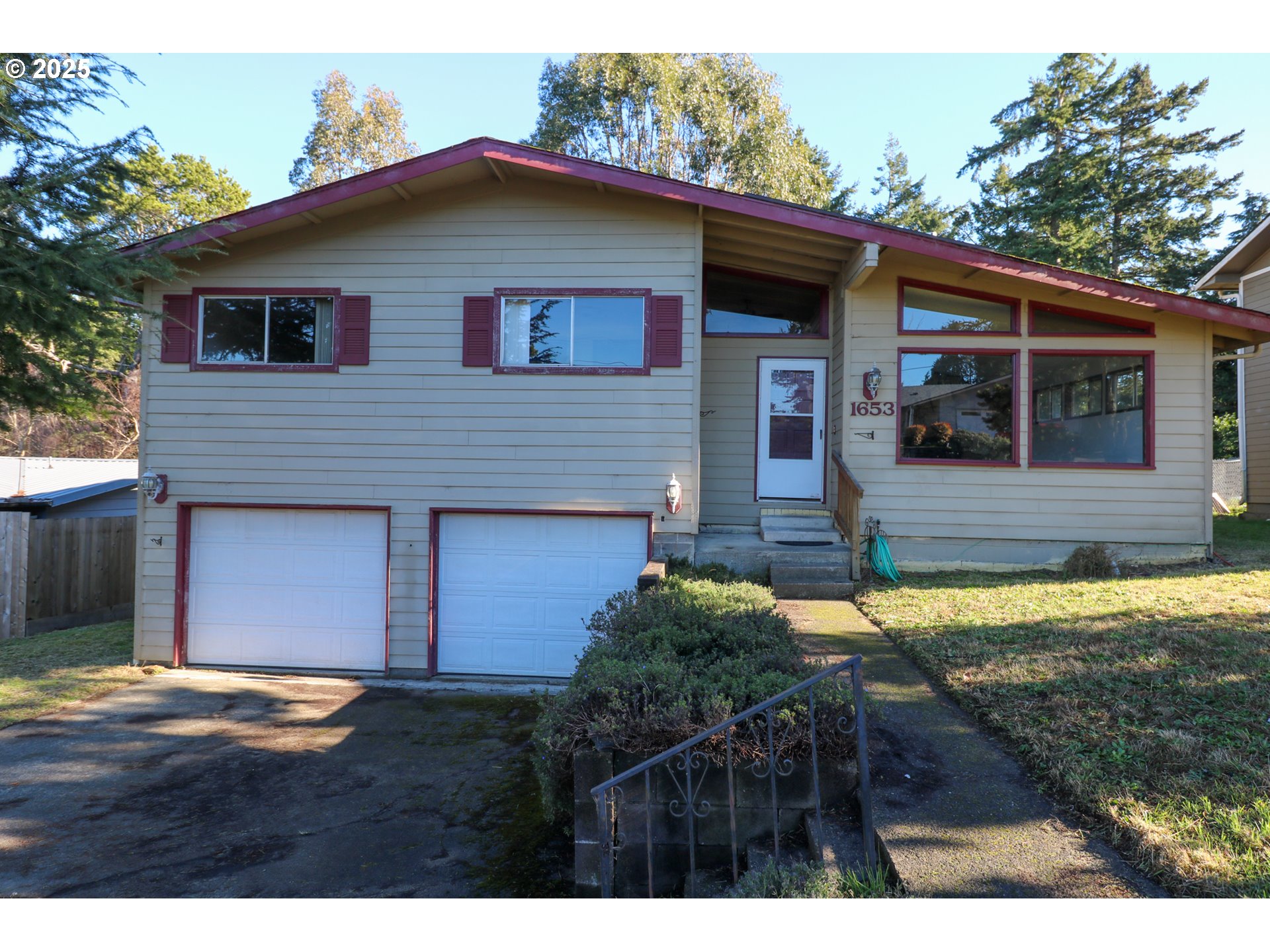 Photo of 1653 LINCOLN ST North Bend OR 97459