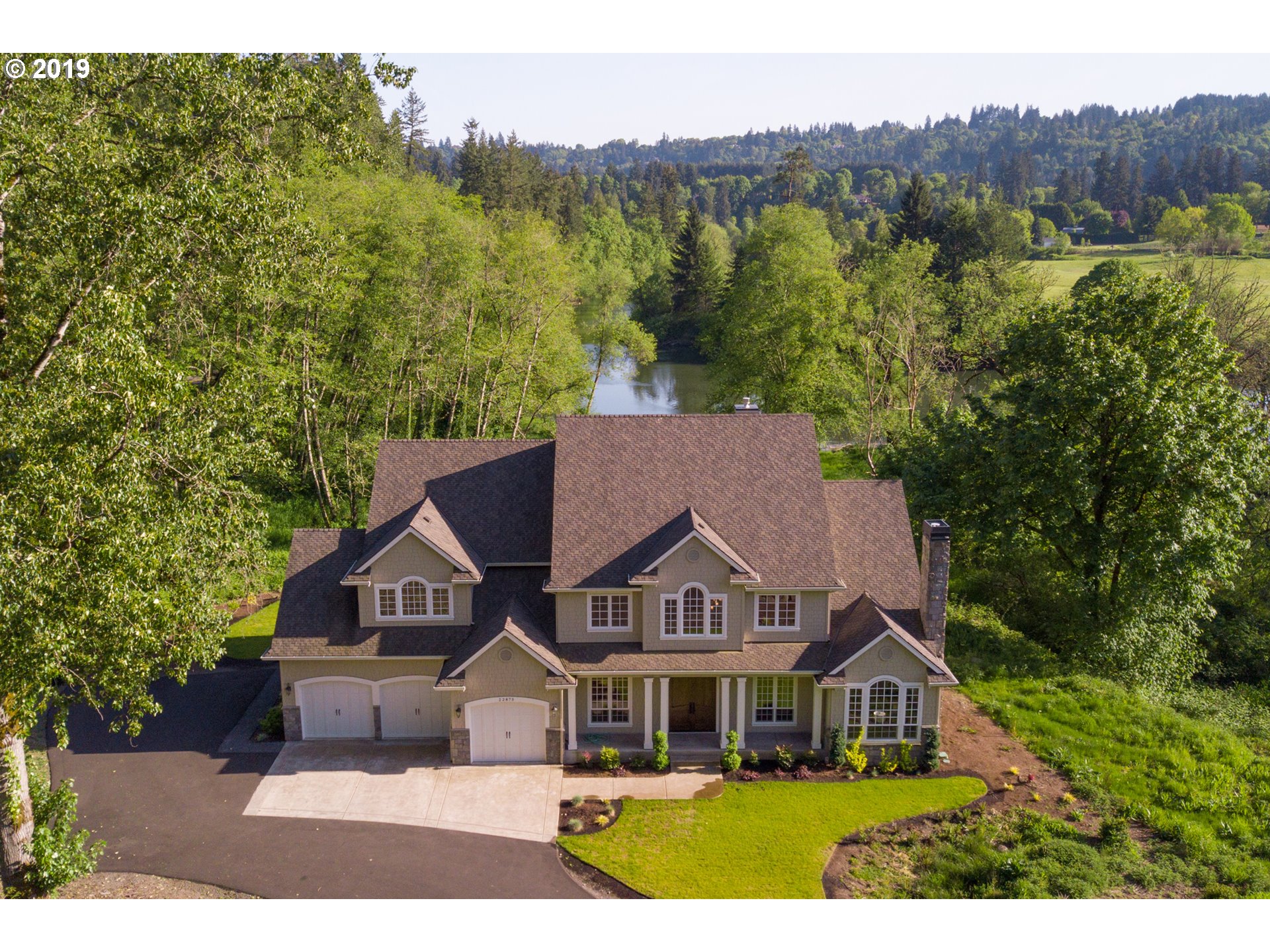 22875 JOHNSON RD SW West Linn, Oregon Exemplary new Riverfront residence on nearly 6 acres along lovely Johnson Rd. in West Linn. Streaming sunlight through floor to ceiling windows in main rooms, gleaming quartz and granite counters, custom white cabinetry and millwork thru-out including in the main floor Master suite. 5 bdrms/4/2 full/half bths, 3 frplcs. Covered main patio area and private patio with river view at the master. High-end stainless appliances. Very special!