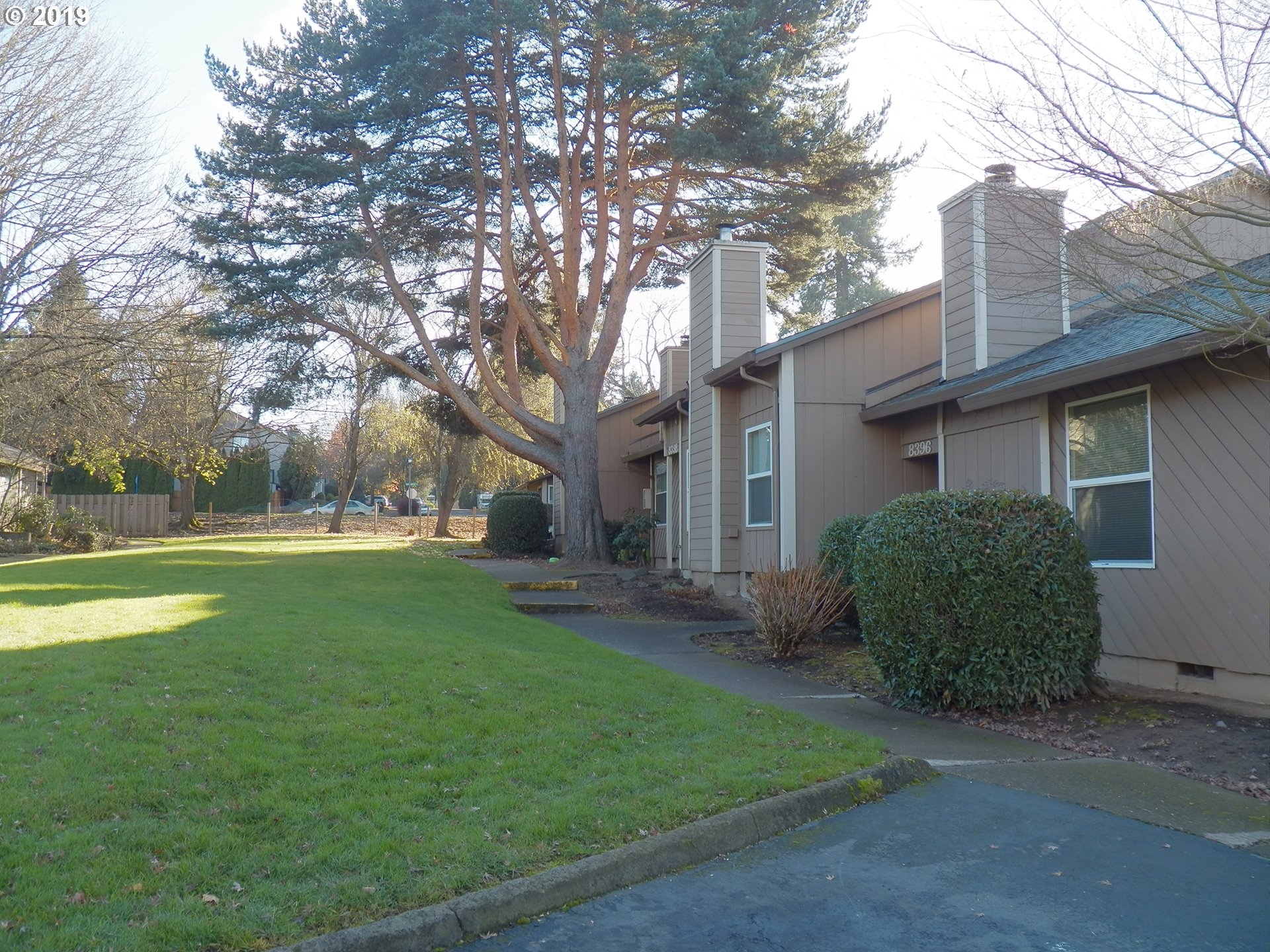 Photo #2: 19069679 Listing 