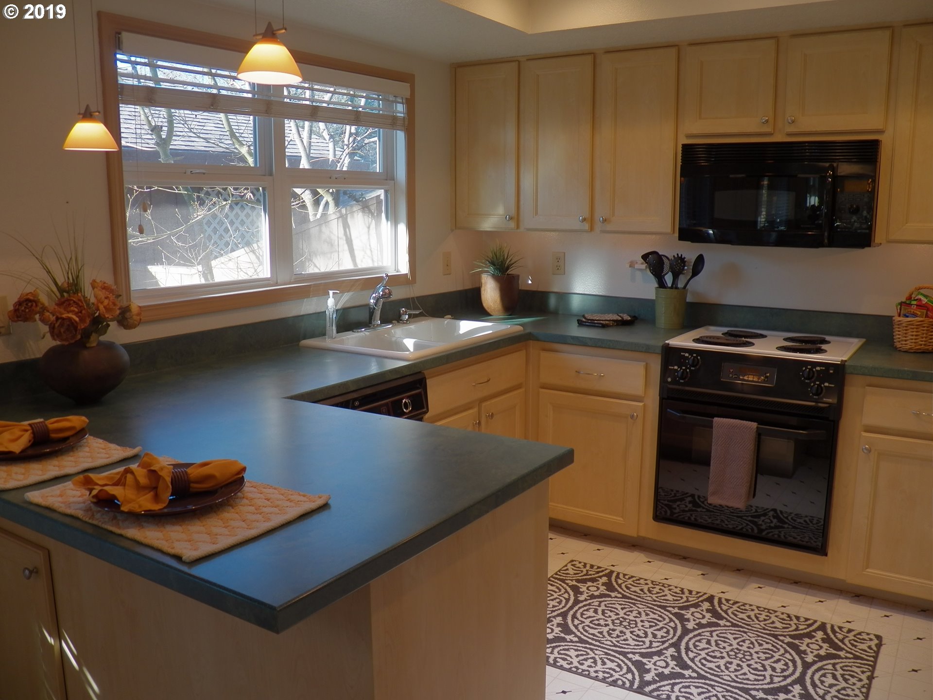 Photo #3: 19069679 Listing 