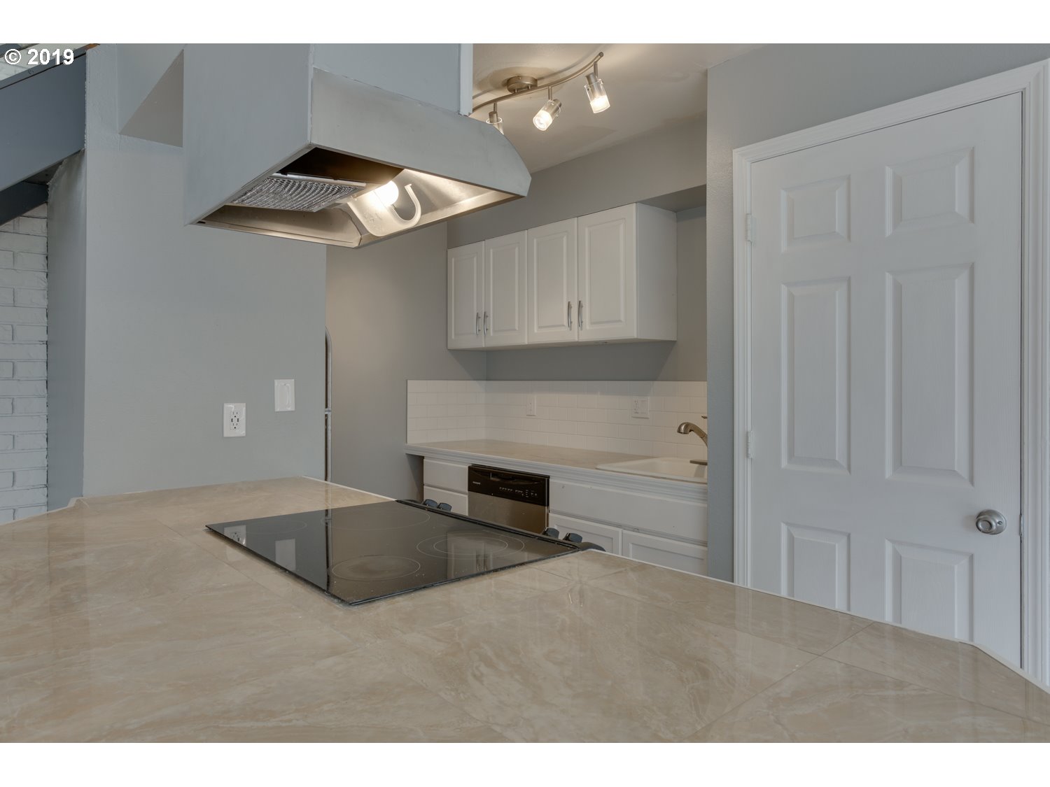 Photo #4: 19081401 Listing 