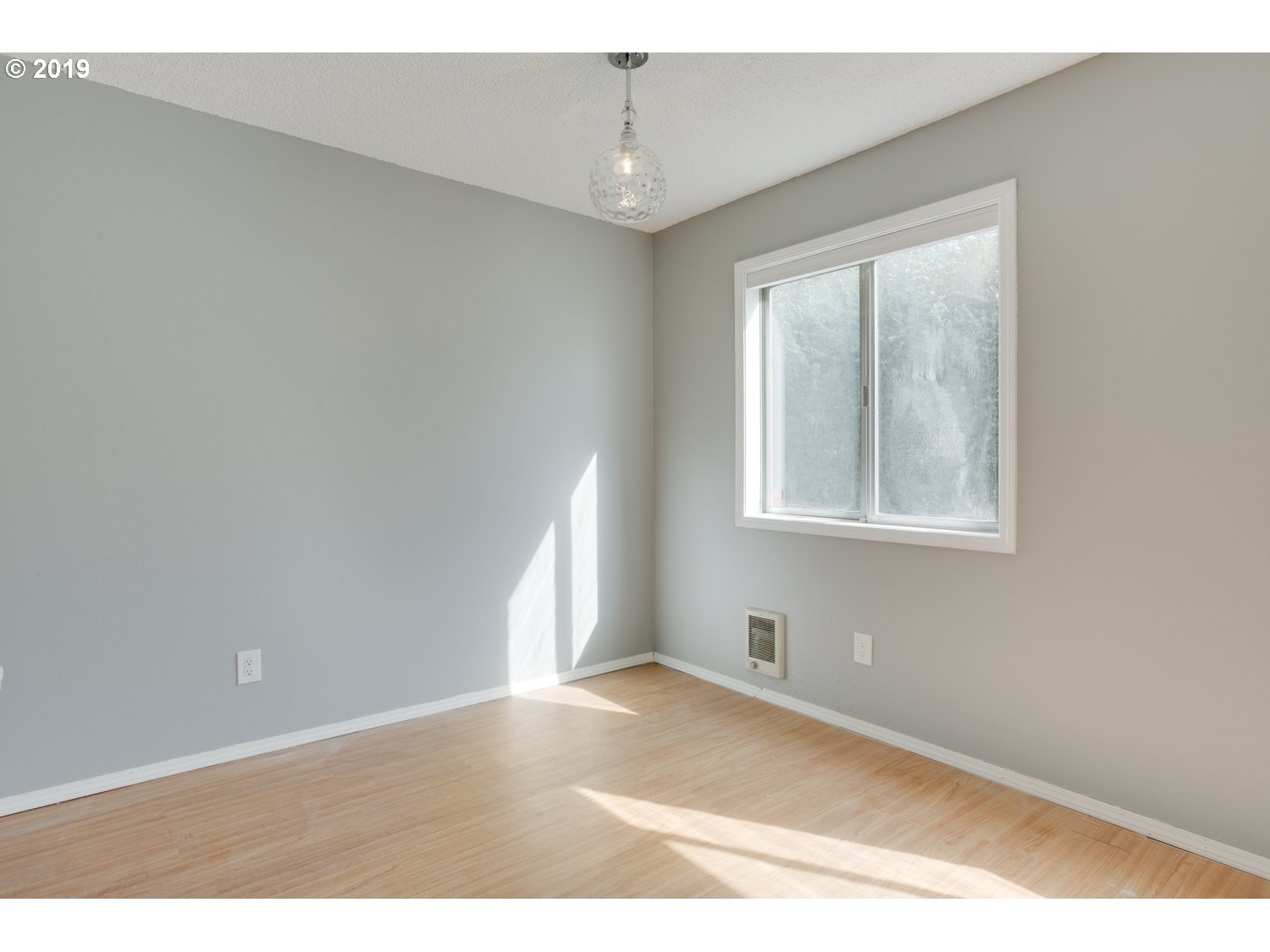 Photo #2: 19081401 Listing 