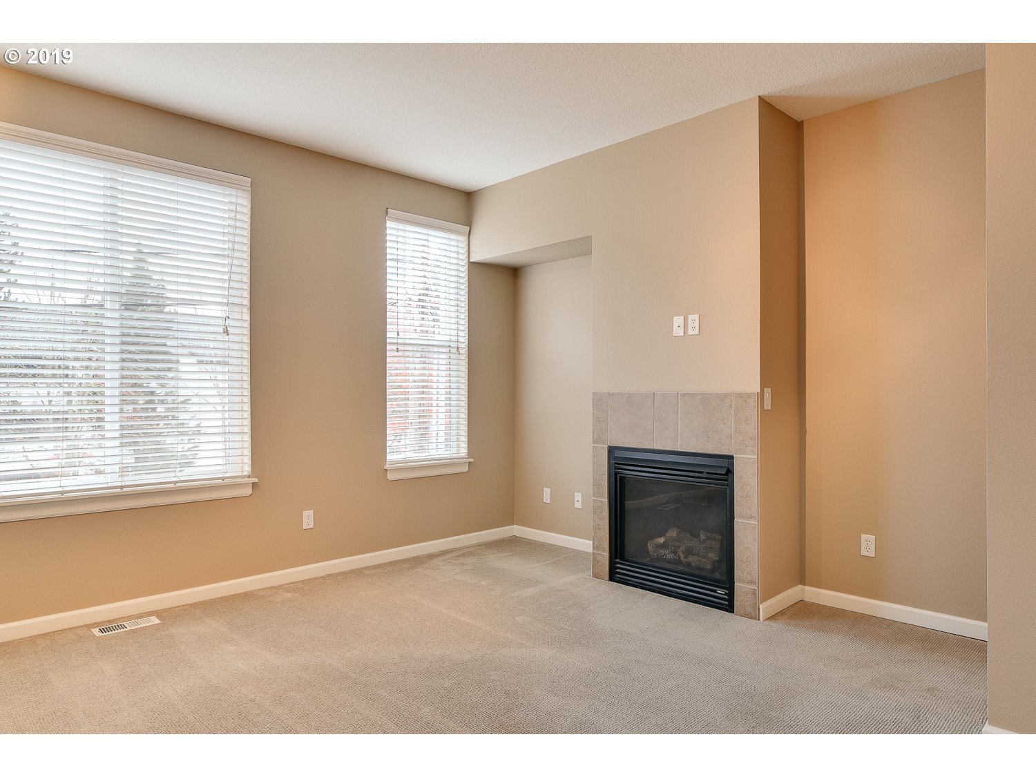 Photo #5: 19097322 Listing 
