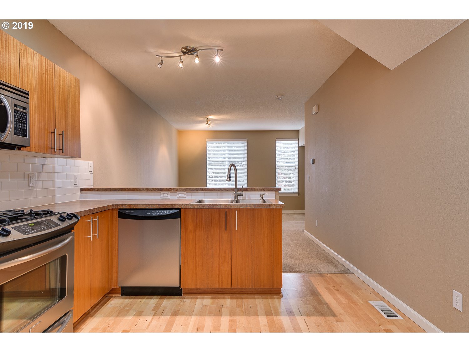 Photo #3: 19097322 Listing 