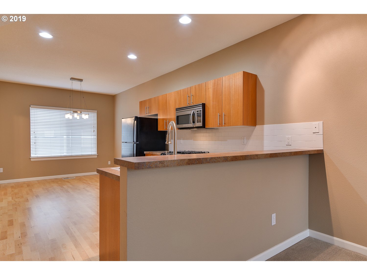Photo #4: 19097322 Listing 
