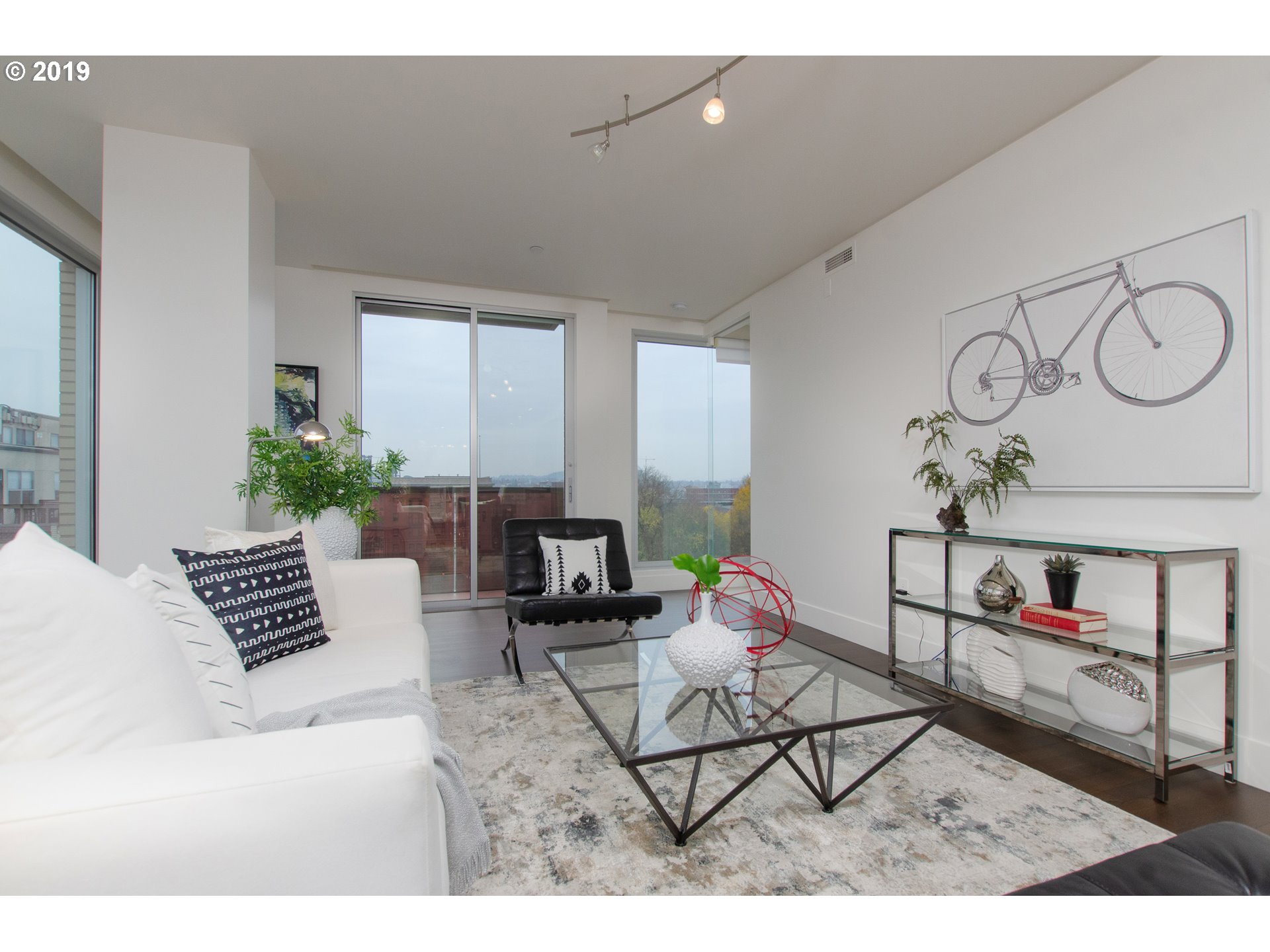 Photo #5: 19132799 Listing 