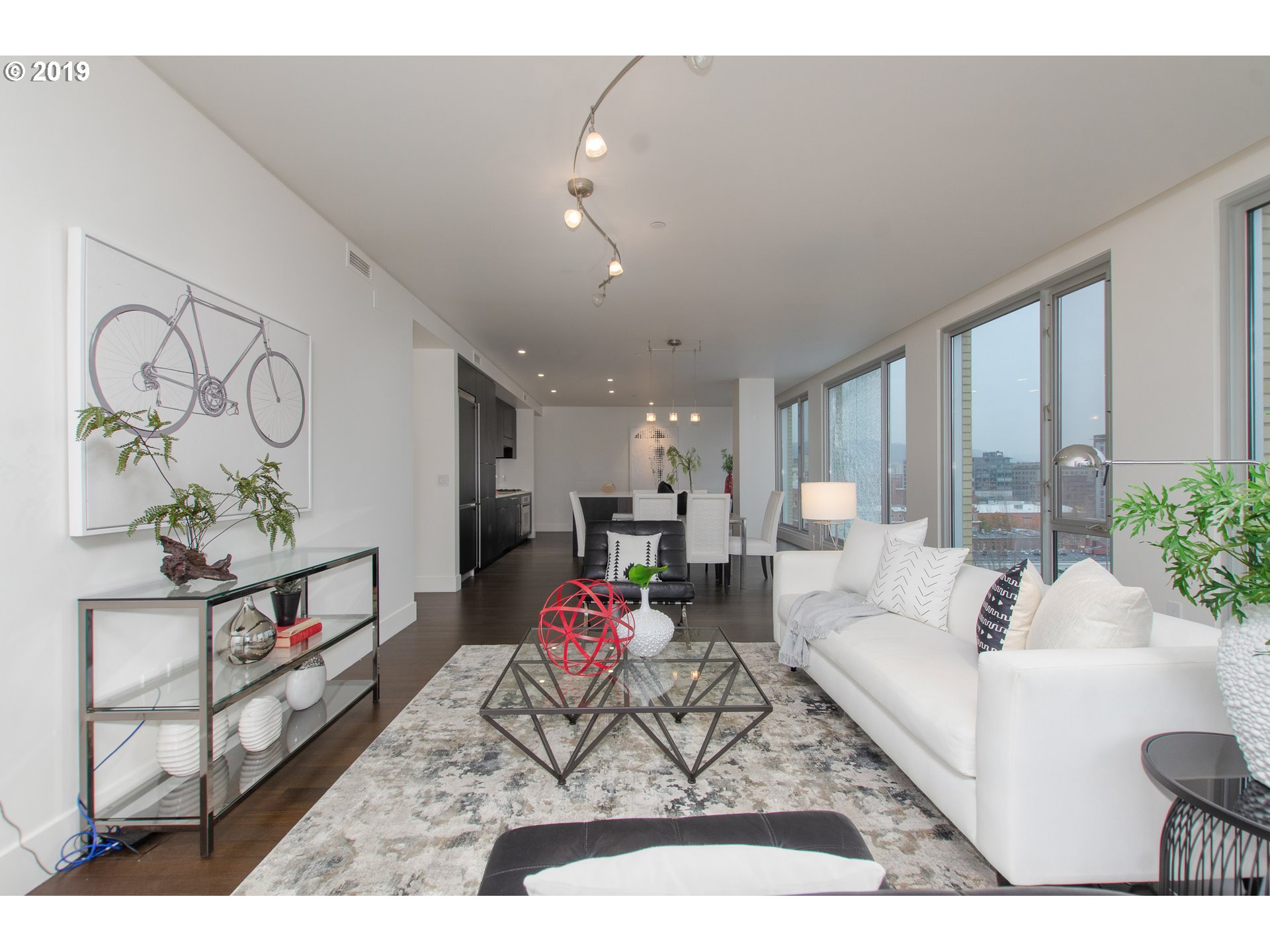 Photo #4: 19132799 Listing 