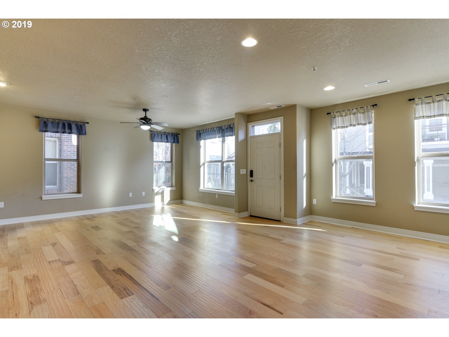 Photo #5: 19172904 Listing 