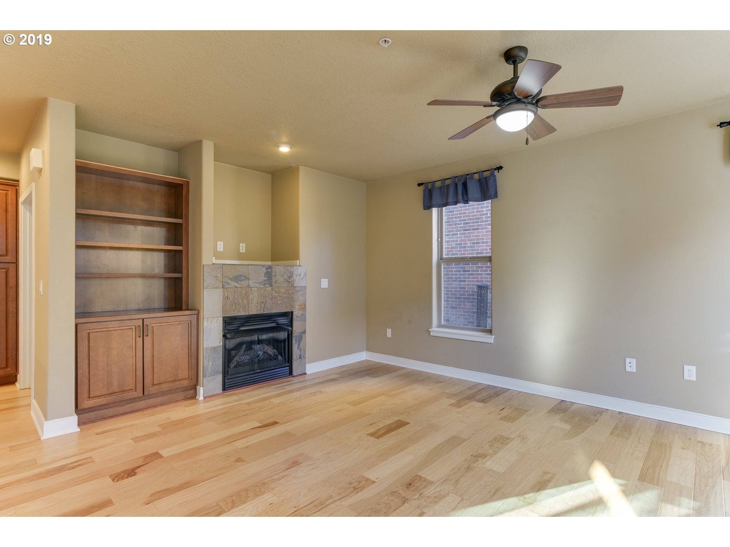 Photo #2: 19172904 Listing 