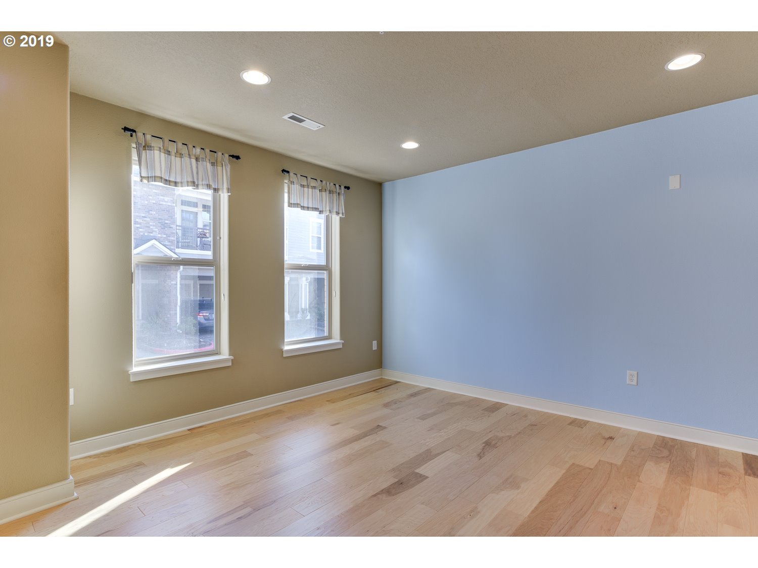 Photo #3: 19172904 Listing 