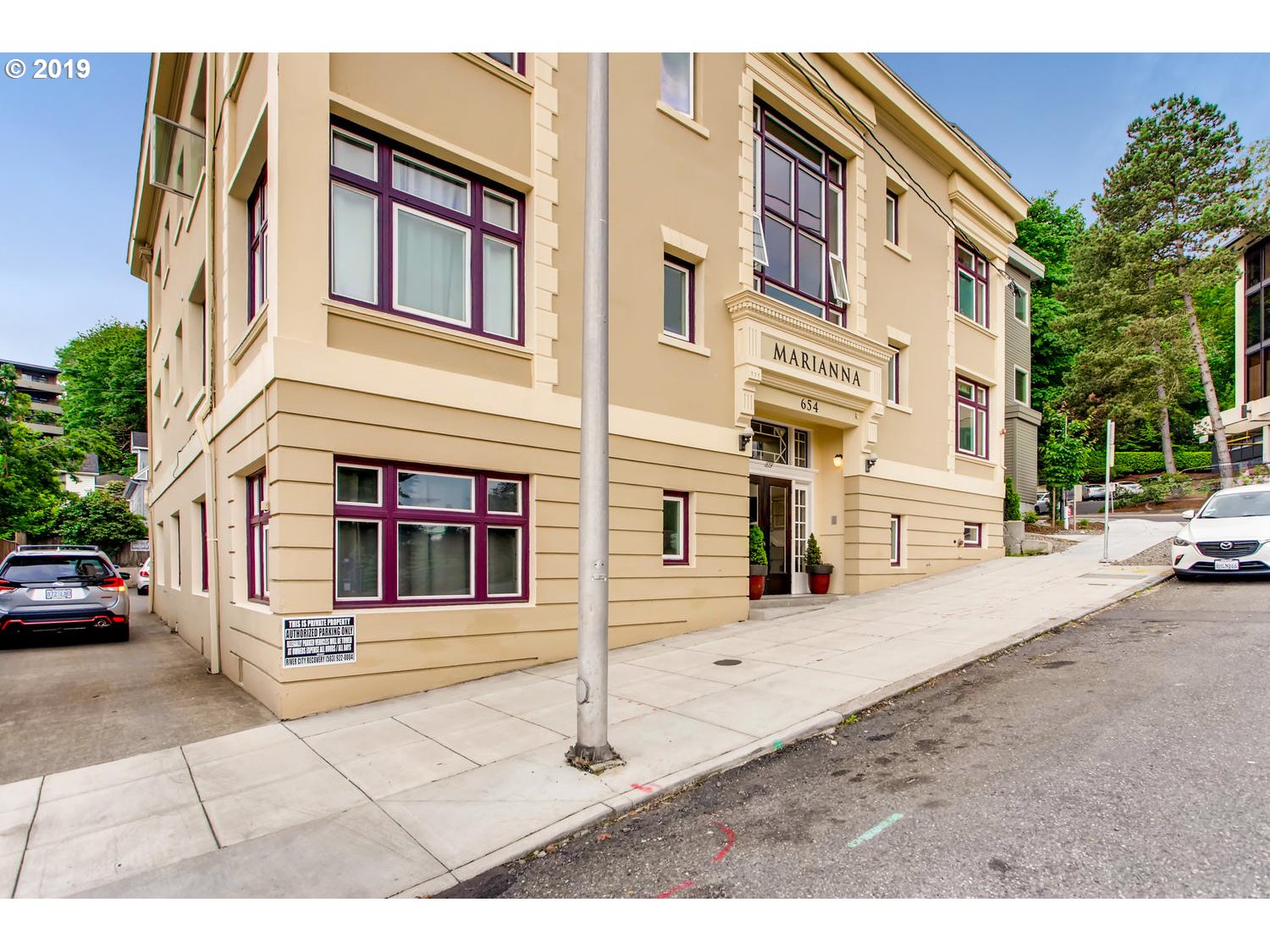 Photo #2: 19246859 Listing 