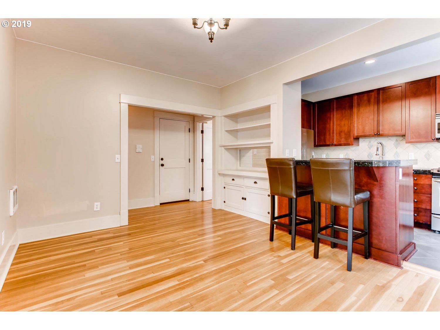 Photo #5: 19246859 Listing 