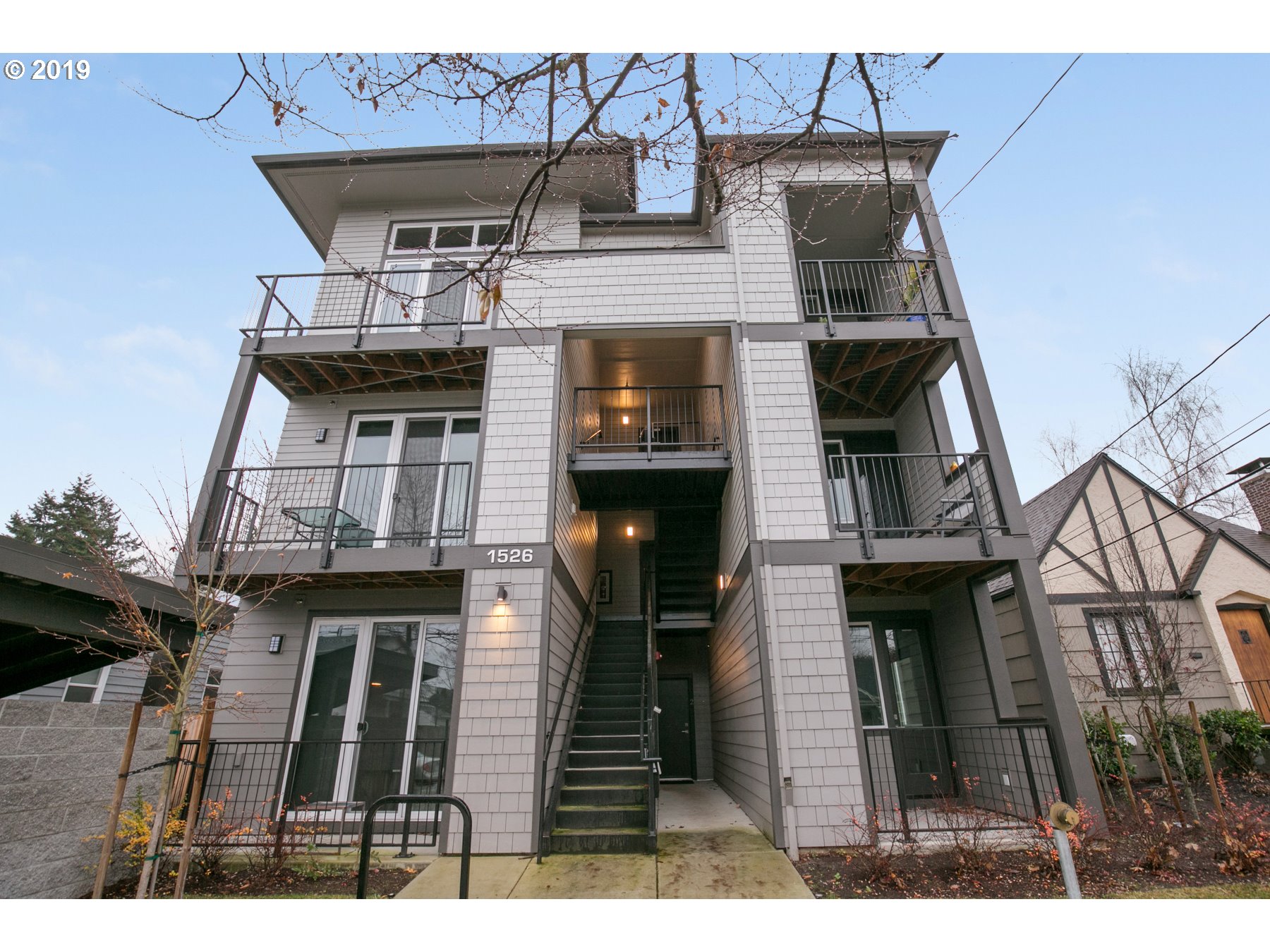Photo #2: 19256975 Listing 