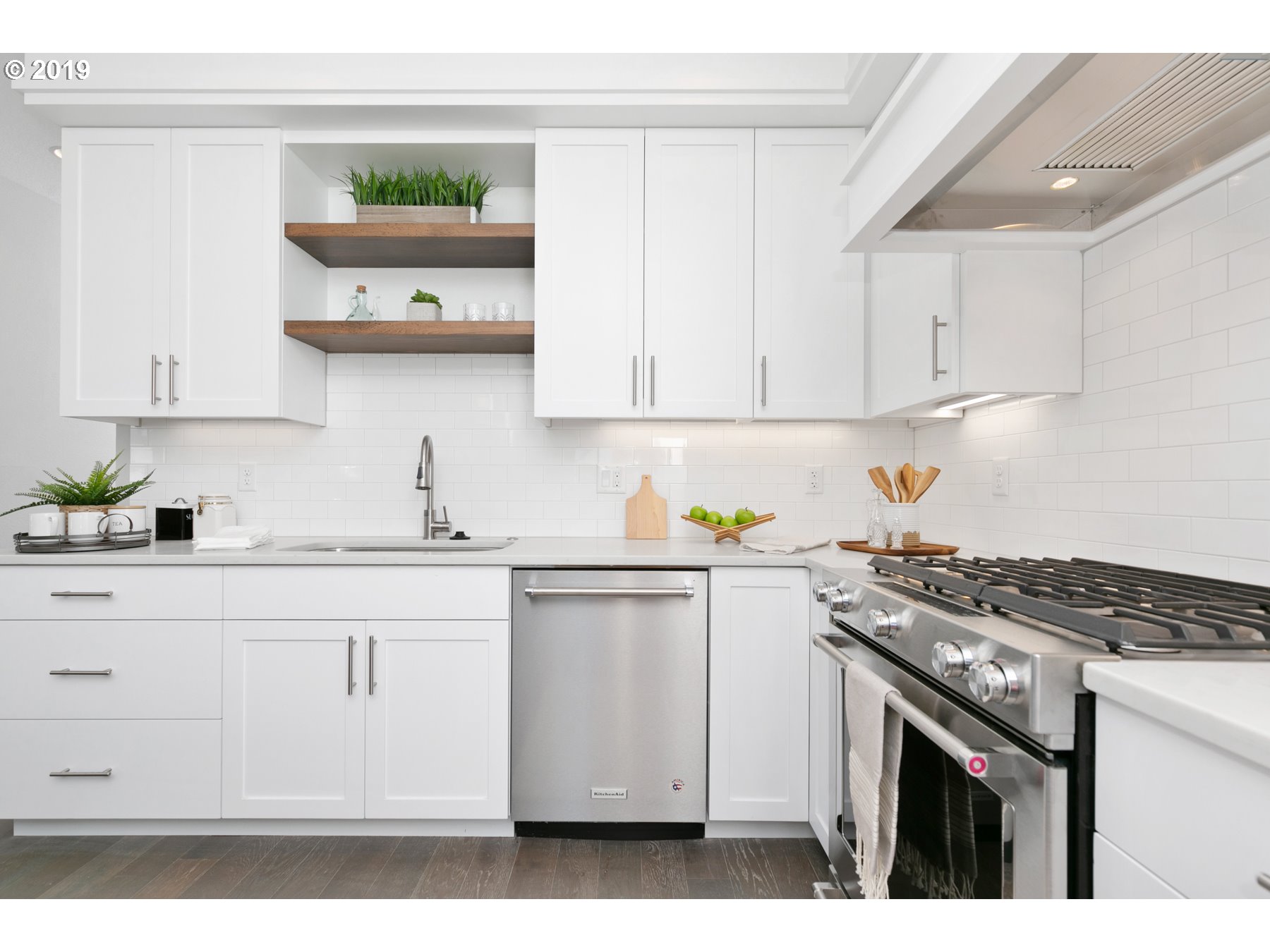 Photo #5: 19275989 Listing 