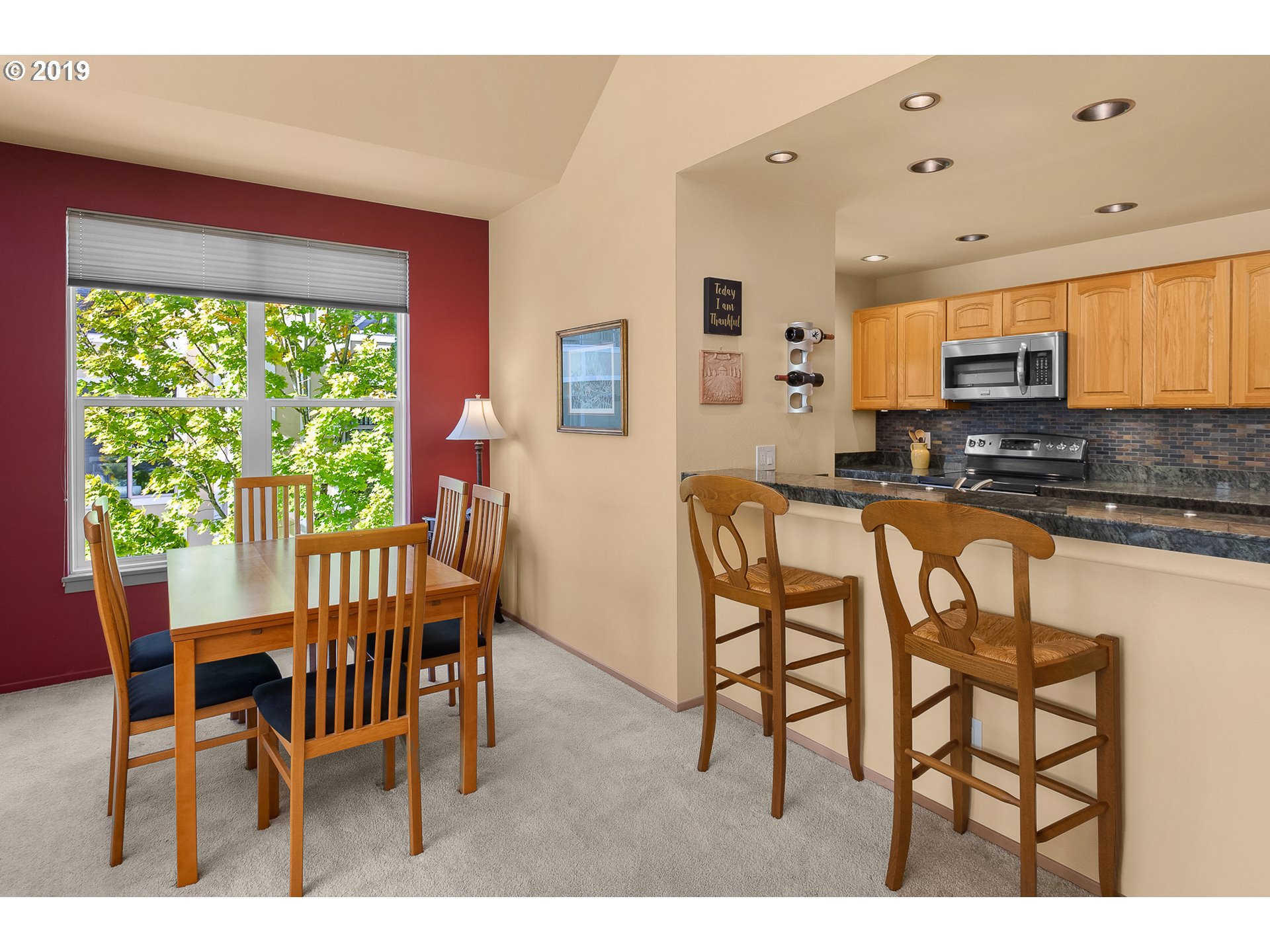 Photo #2: 19276782 Listing 