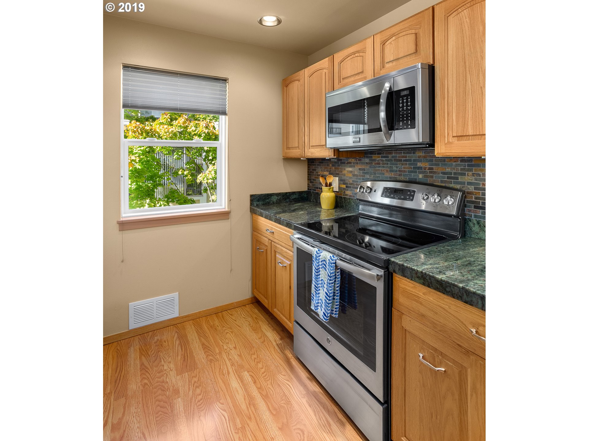 Photo #4: 19276782 Listing 