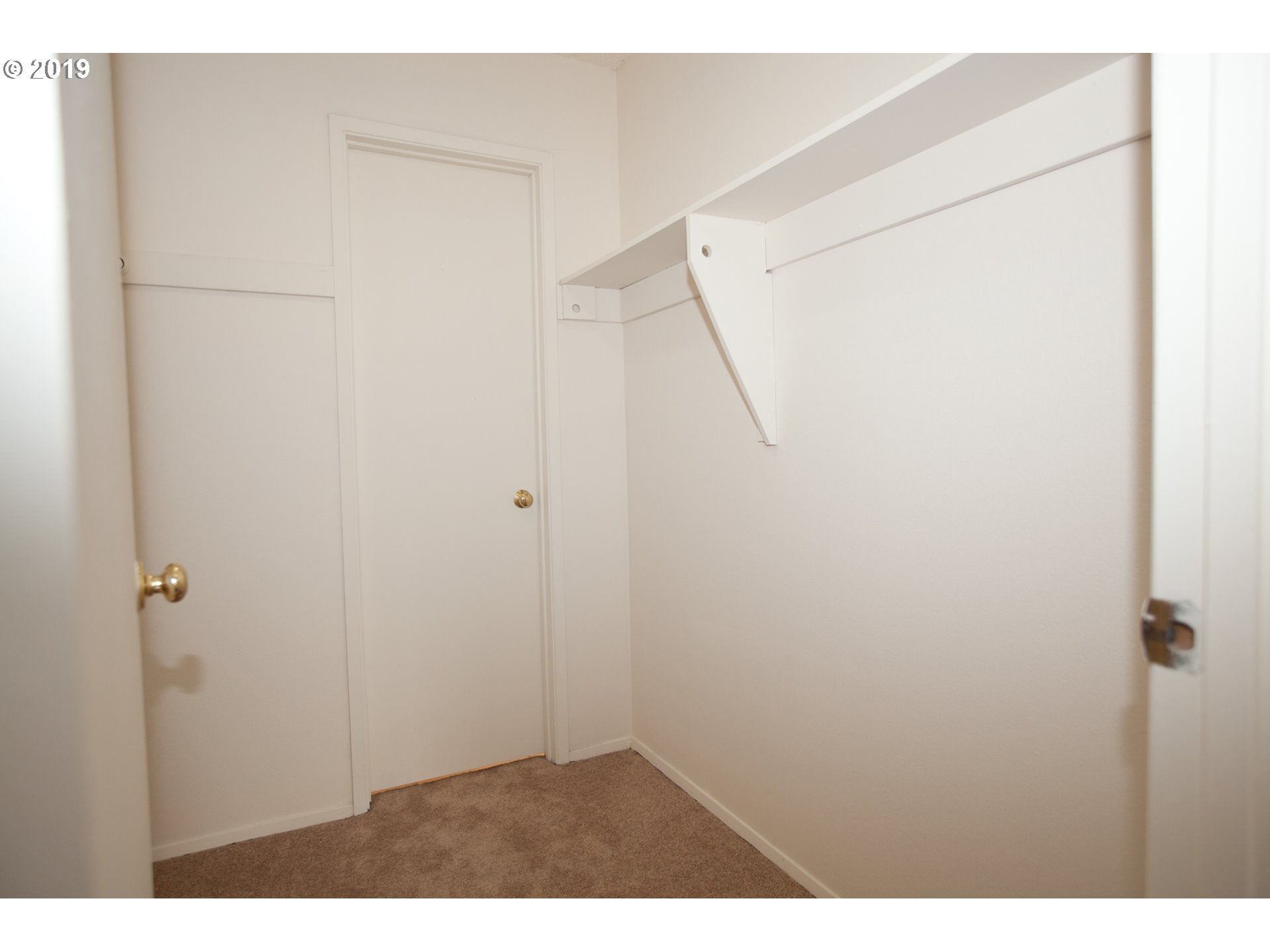 Photo #2: 19279106 Listing 