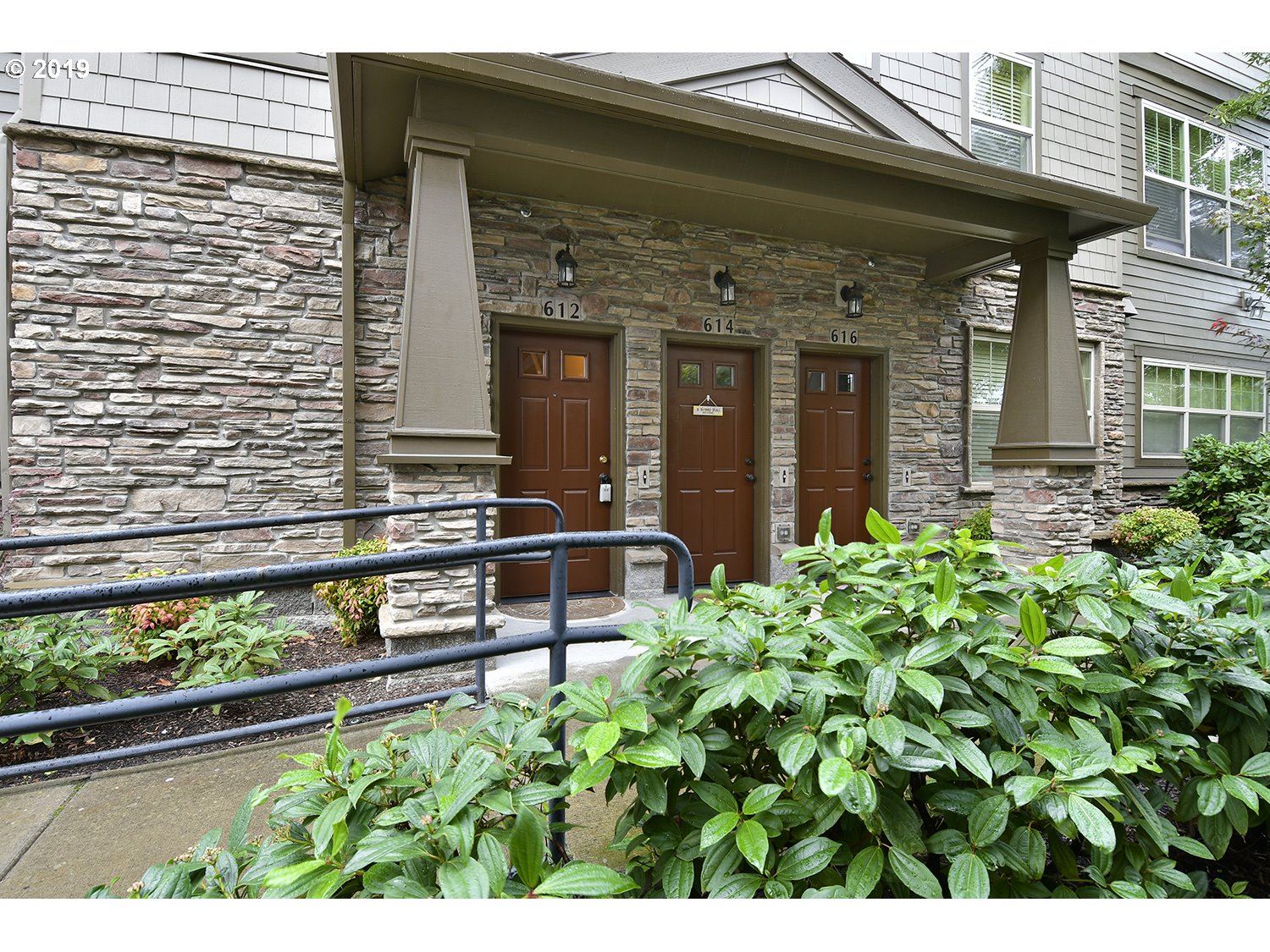 Photo #2: 19281426 Listing 
