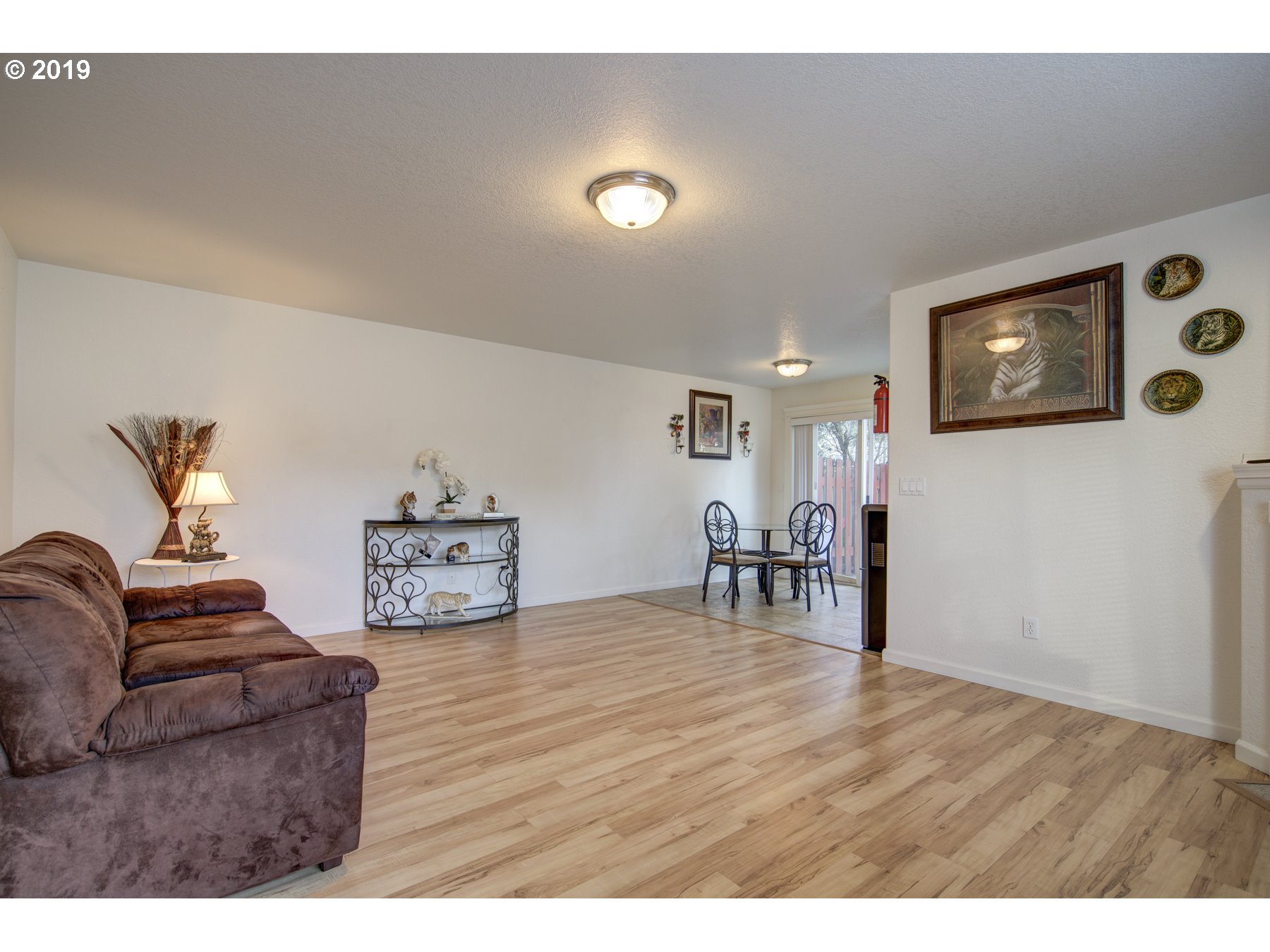 Photo #2: 19300133 Listing 