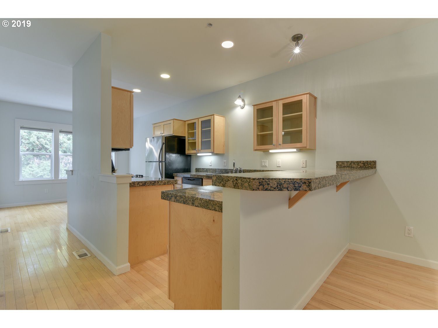 Photo #2: 19303176 Listing 
