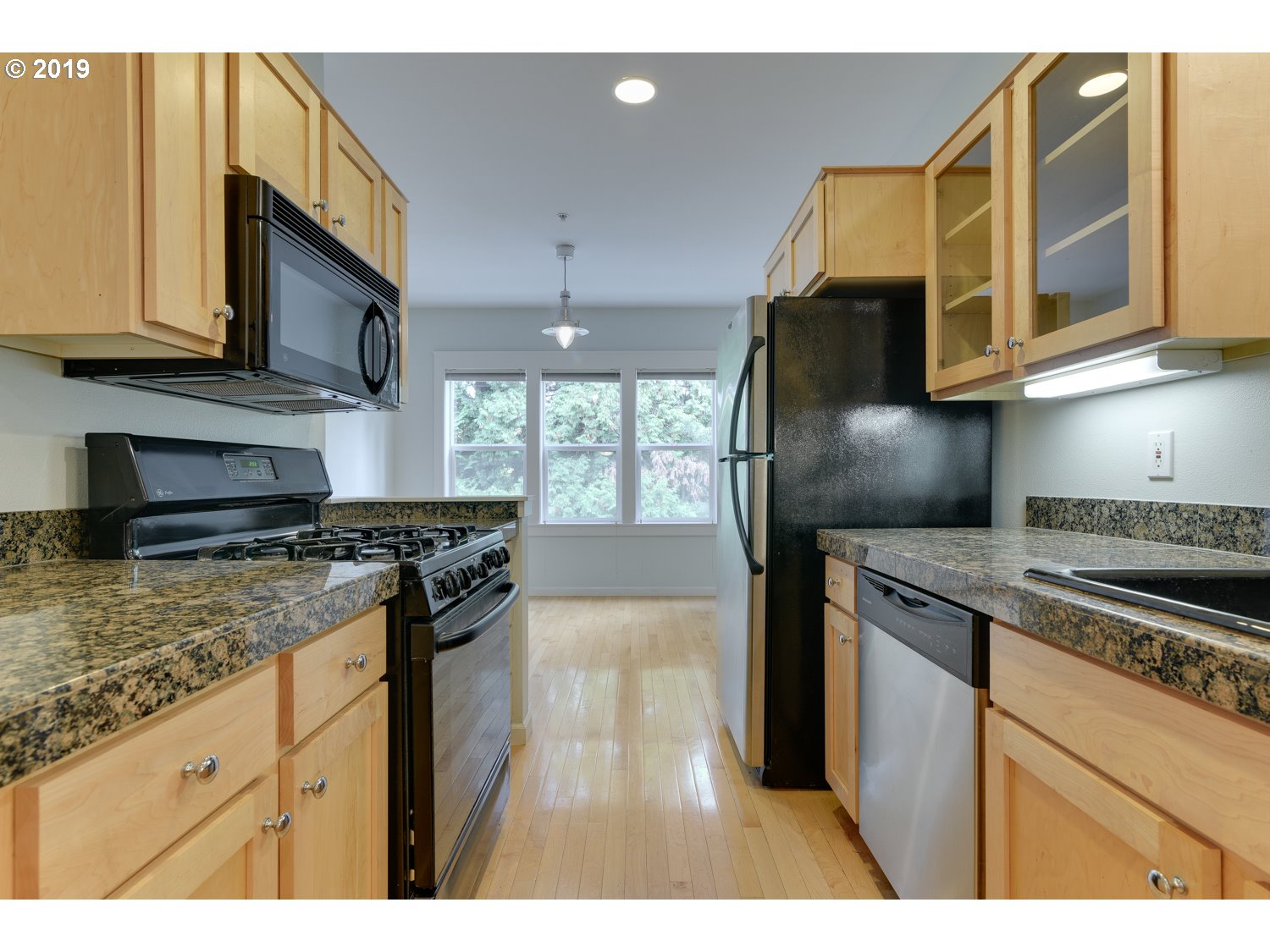 Photo #3: 19303176 Listing 