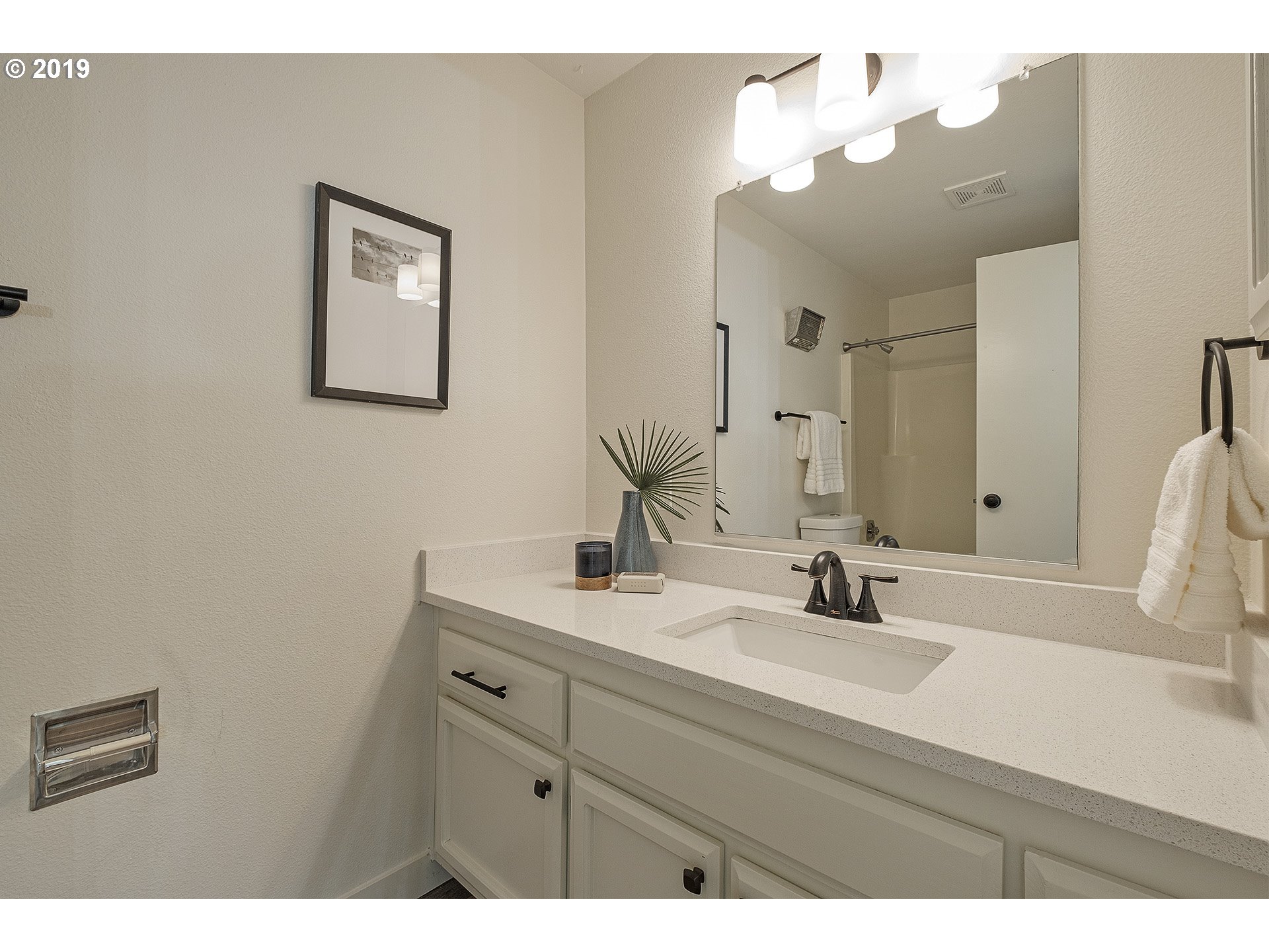 Photo #3: 19308513 Listing 