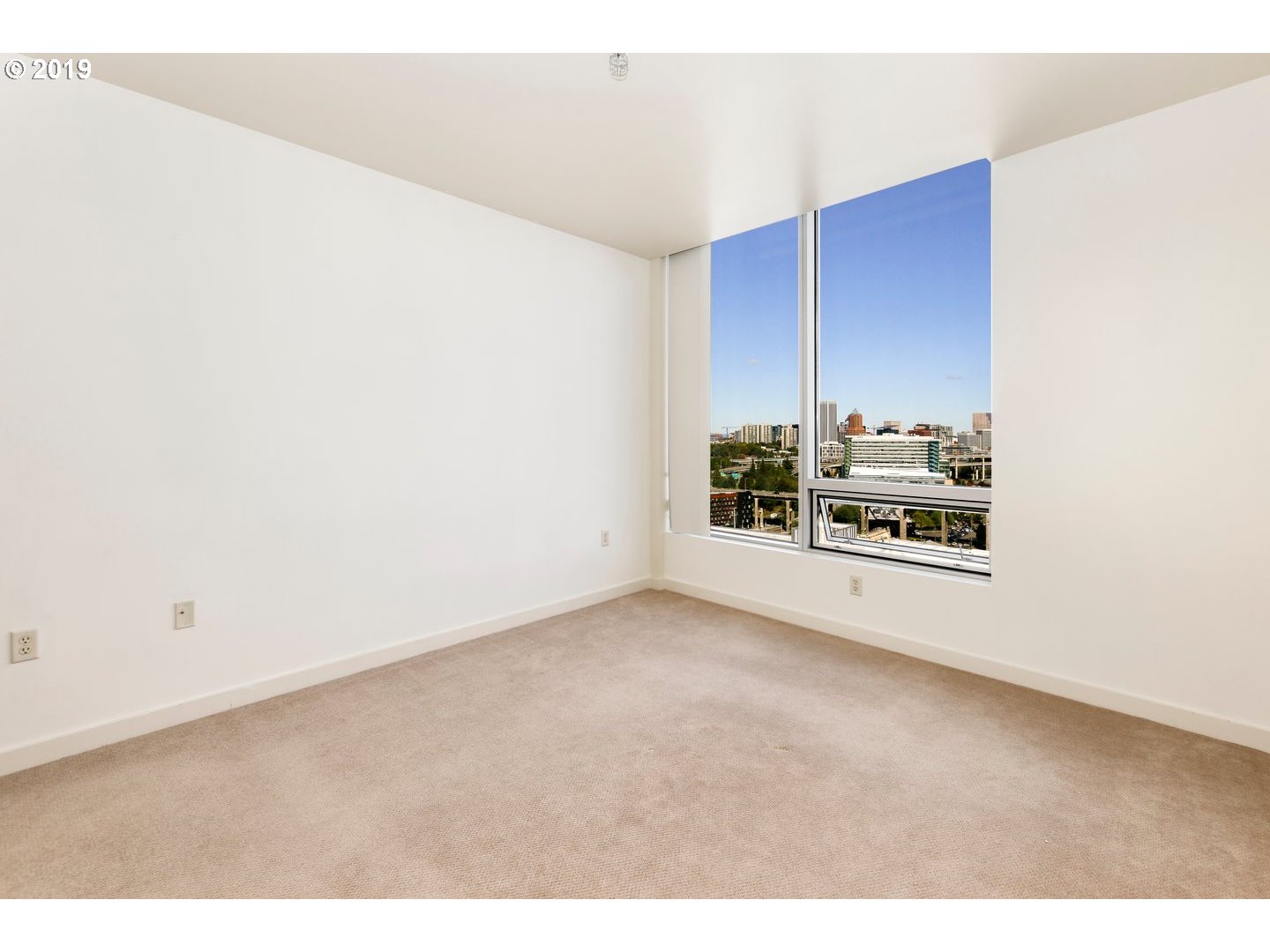 Photo #5: 19316143 Listing 