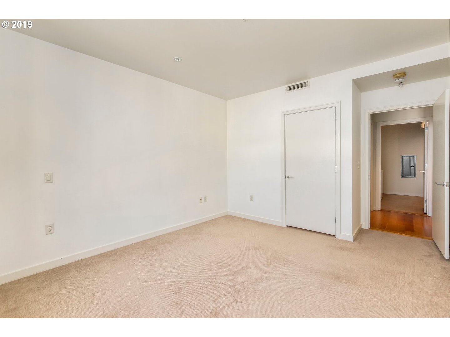 Photo #6: 19316143 Listing 