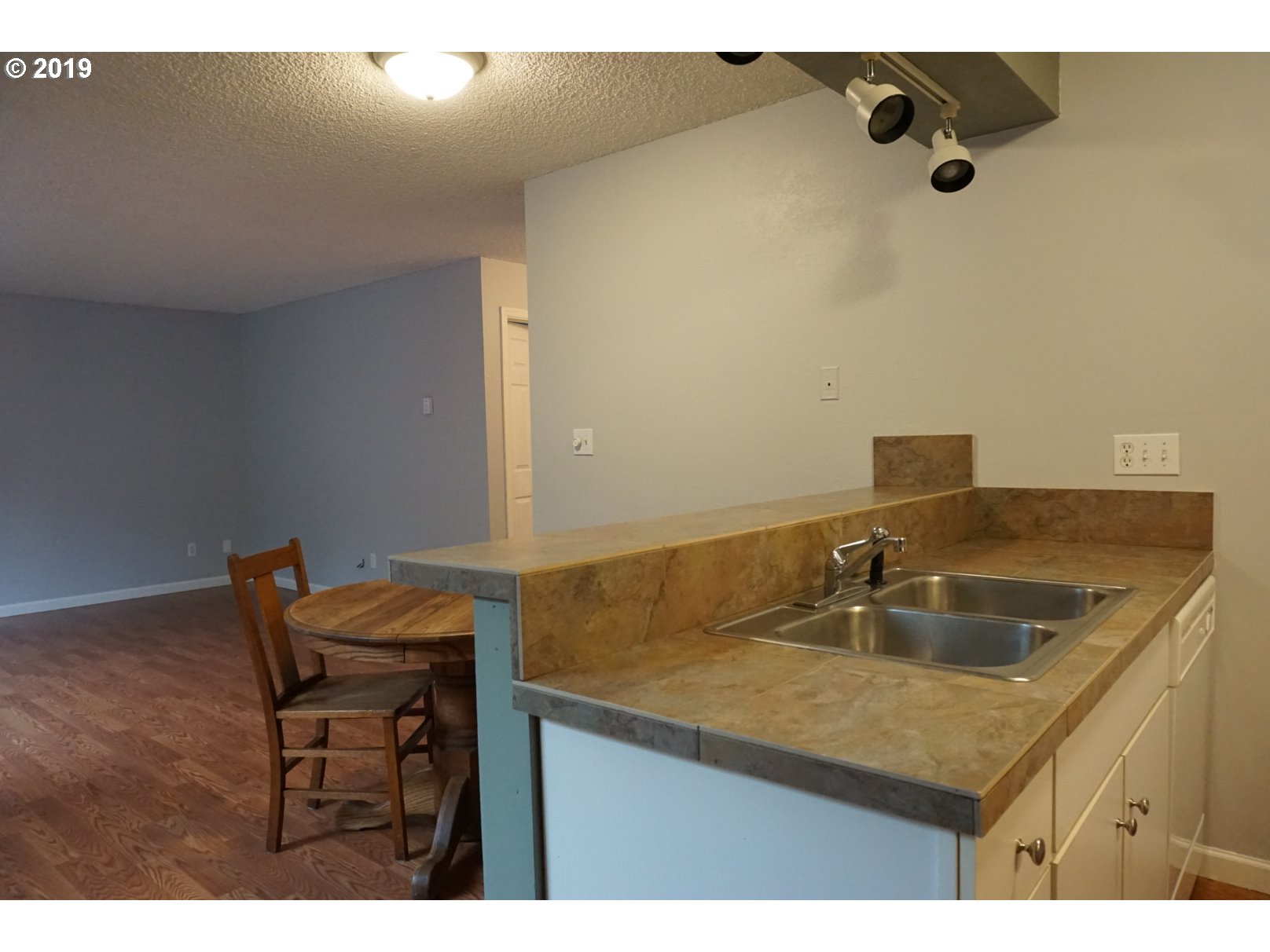 Photo #4: 19319985 Listing 