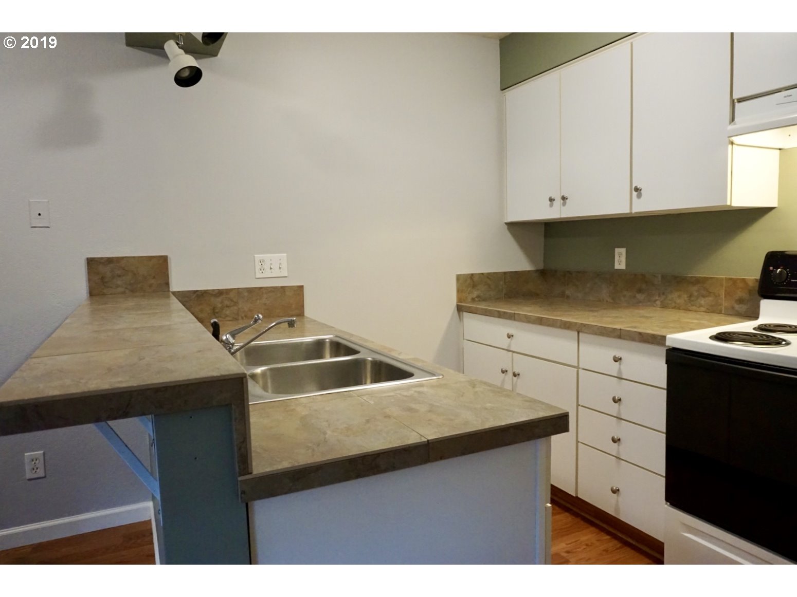Photo #5: 19319985 Listing 