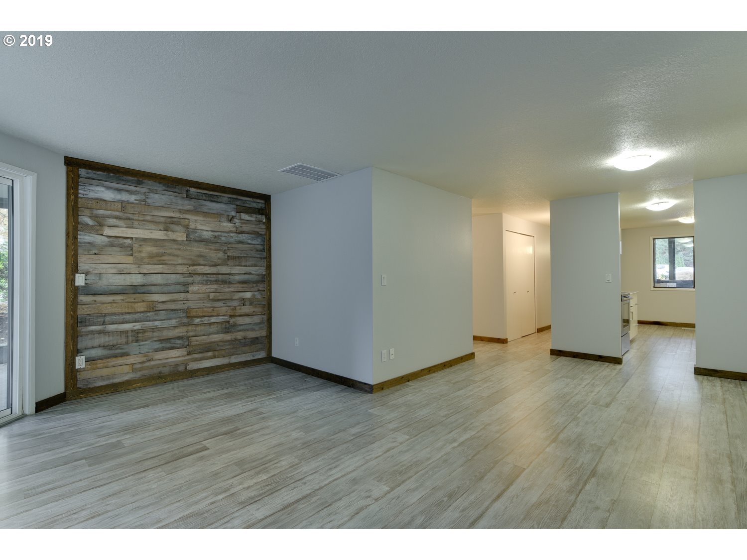 Photo #5: 19346193 Listing 