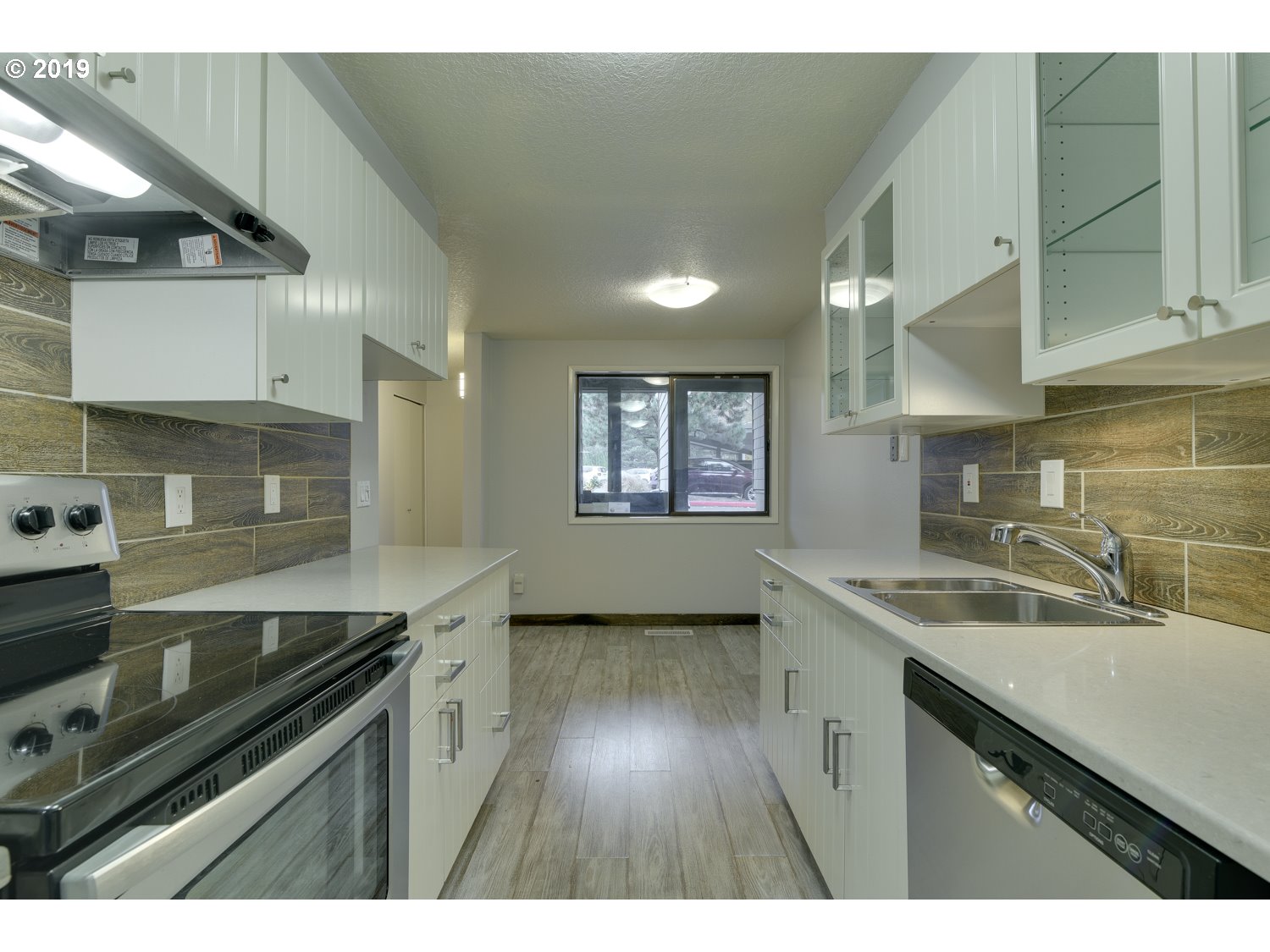 Photo #2: 19346193 Listing 