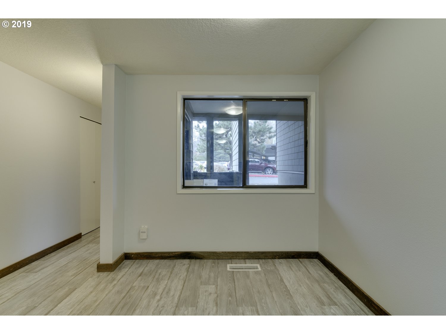 Photo #3: 19346193 Listing 