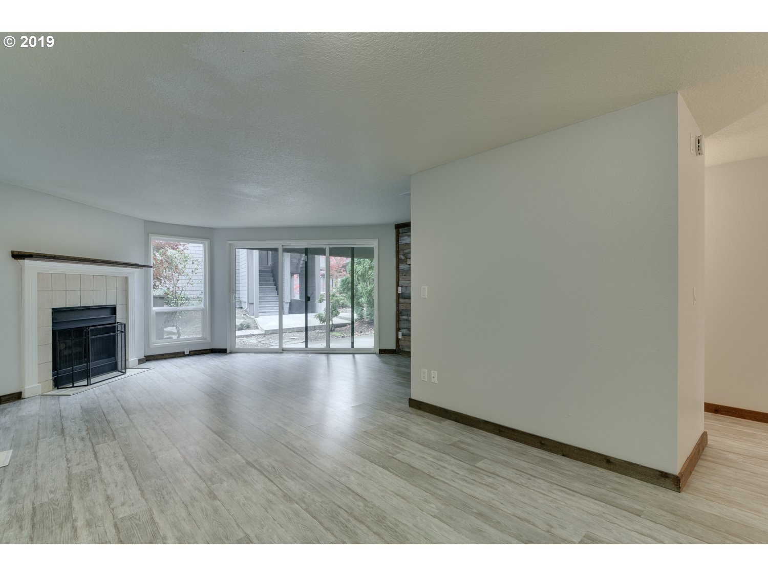Photo #4: 19346193 Listing 