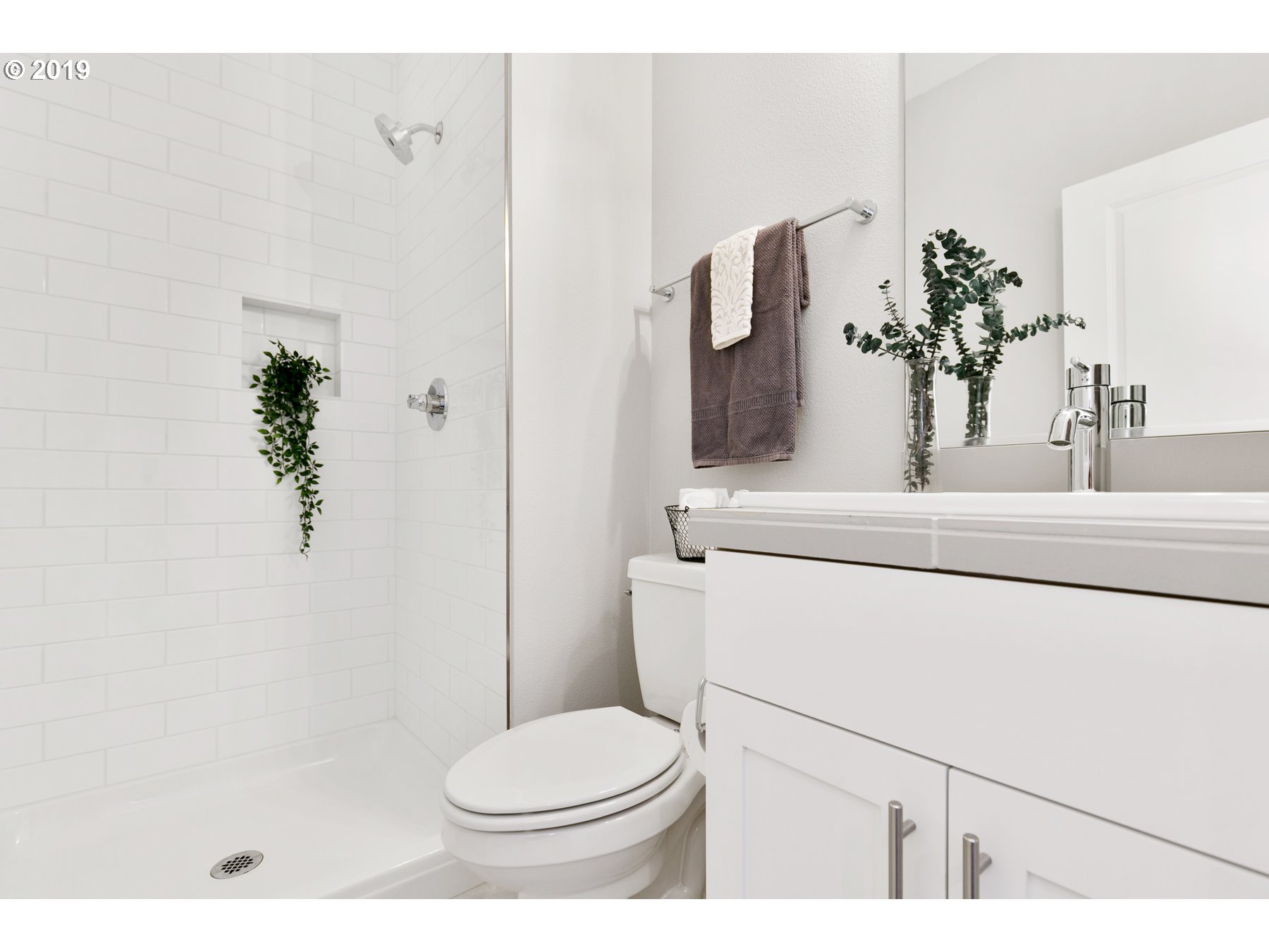 Photo #5: 19347239 Listing 