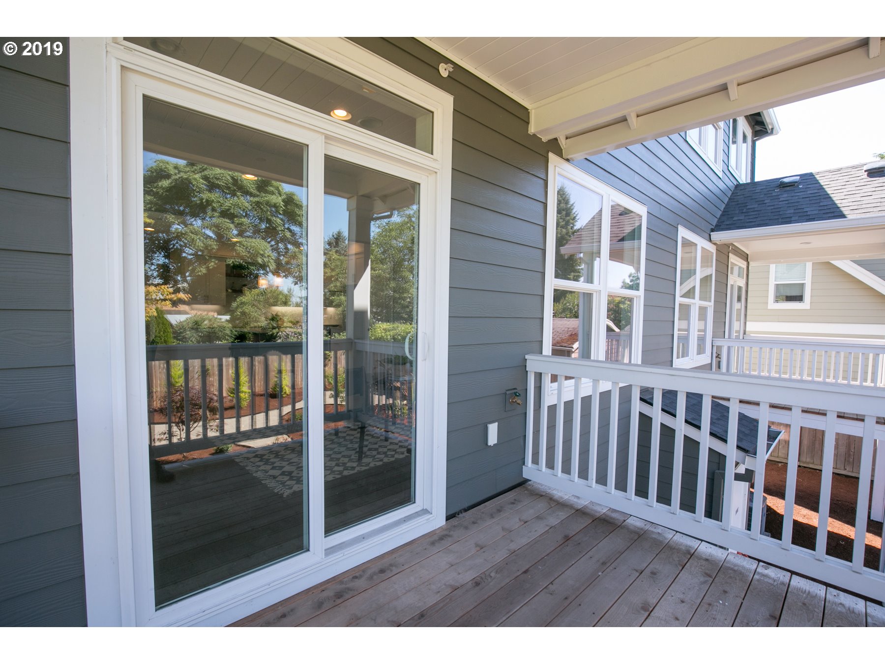 Photo #2: 19347239 Listing 