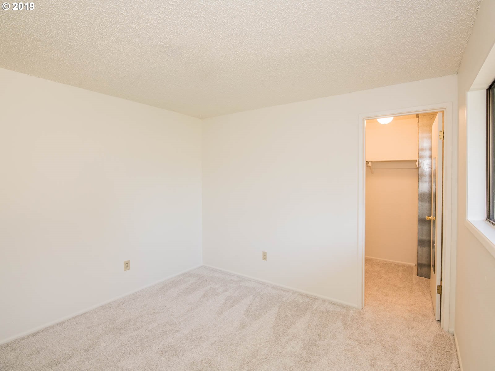 Photo #4: 19367645 Listing 