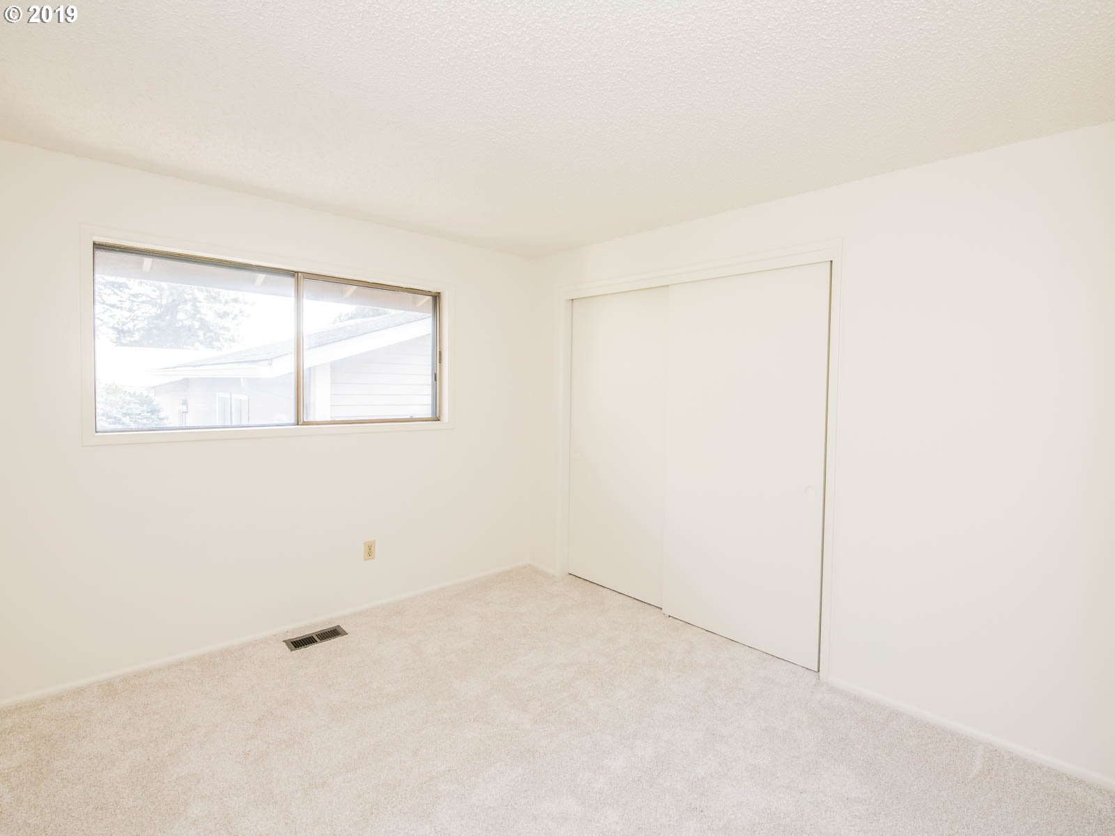 Photo #5: 19367645 Listing 