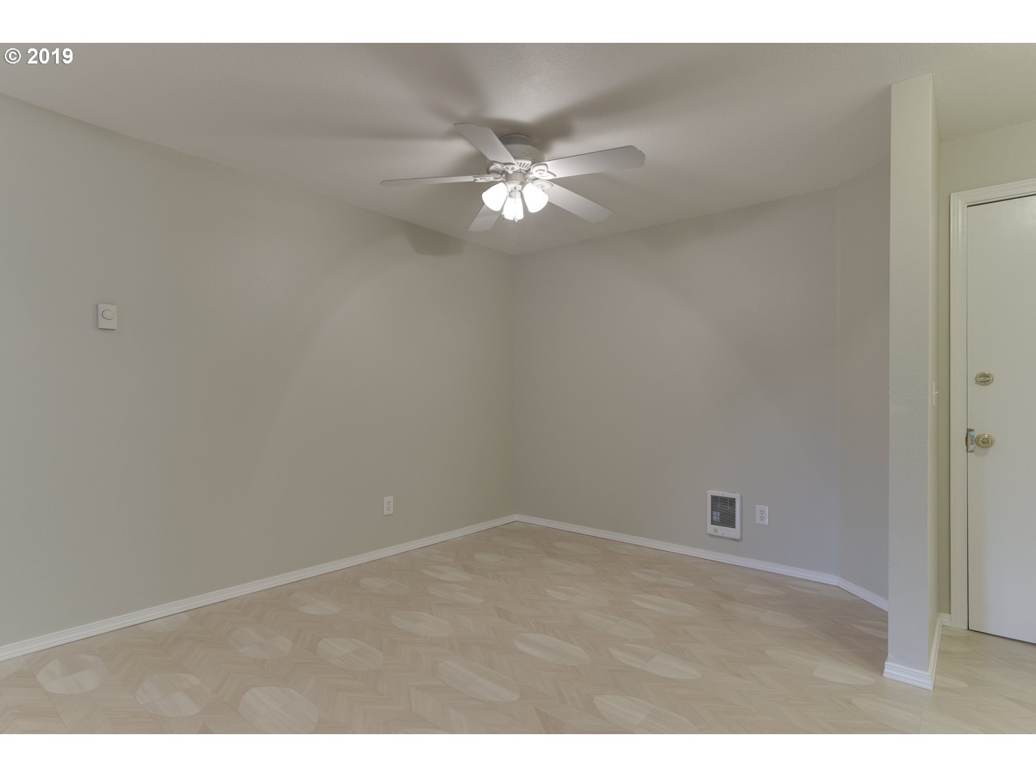 Photo #3: 19392071 Listing 