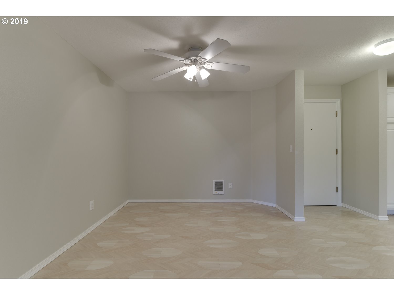 Photo #2: 19392071 Listing 