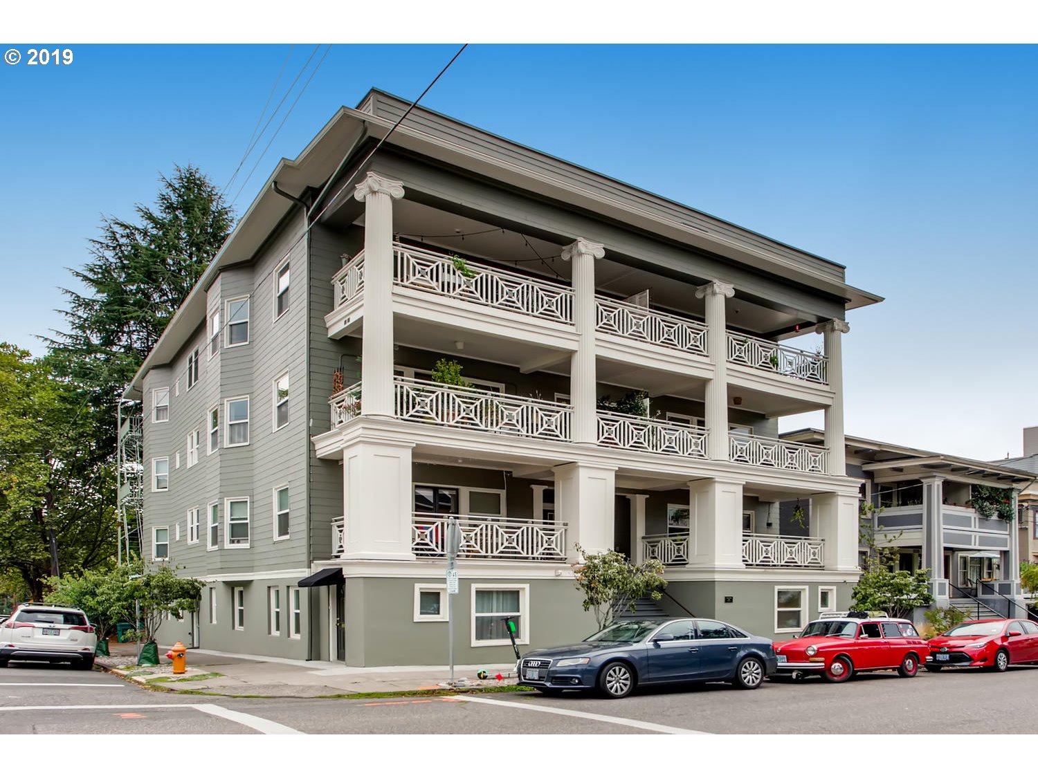 Photo #2: 19393028 Listing 