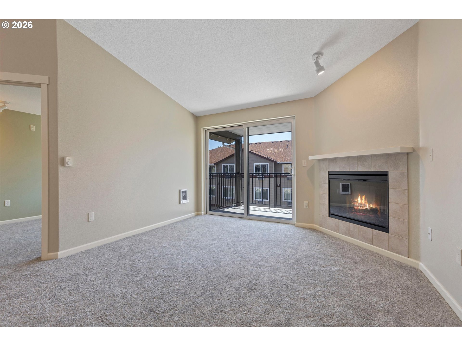 Photo #2: 194114680 Listing: Photo #2