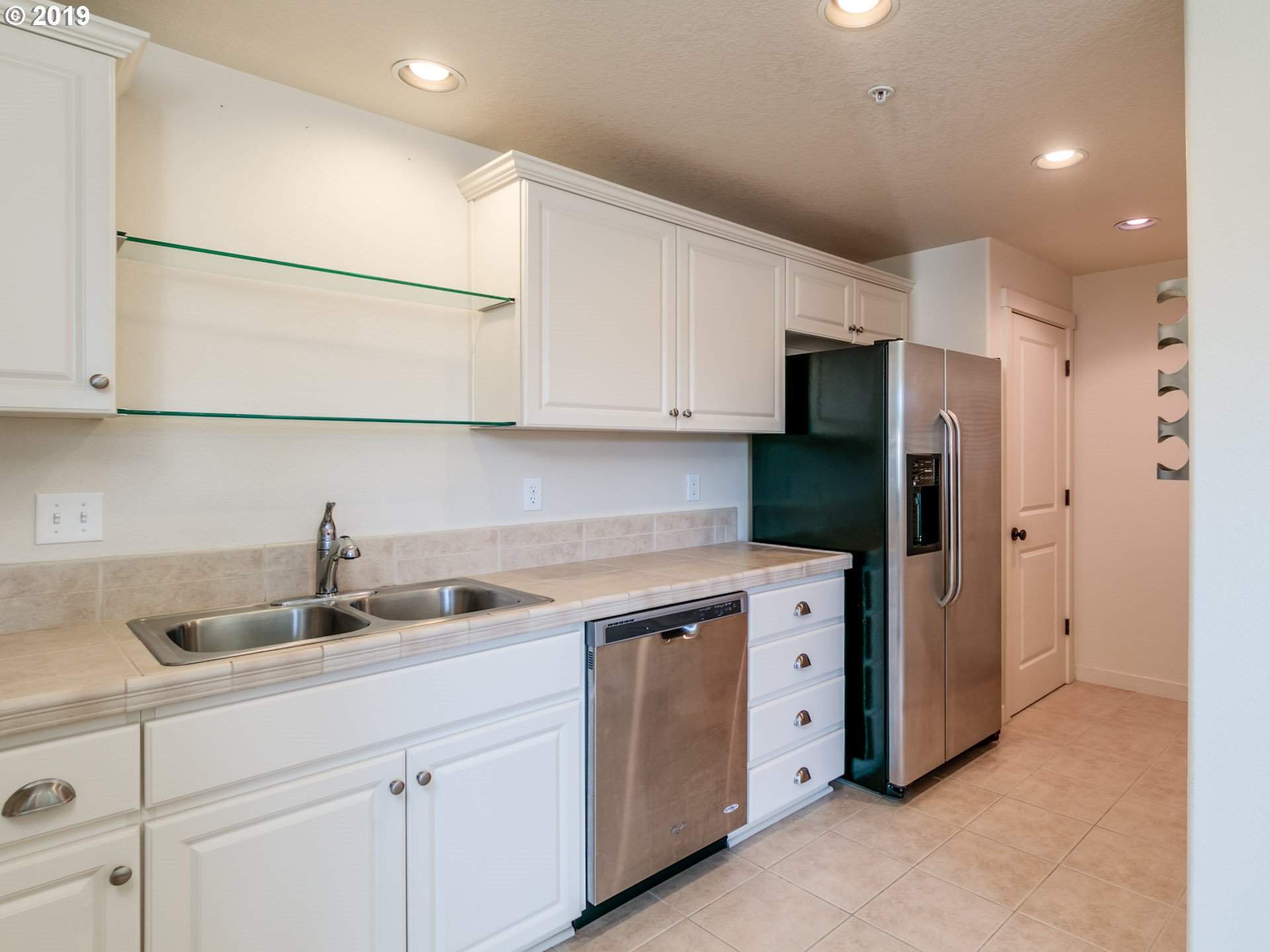 Photo #5: 19413823 Listing 