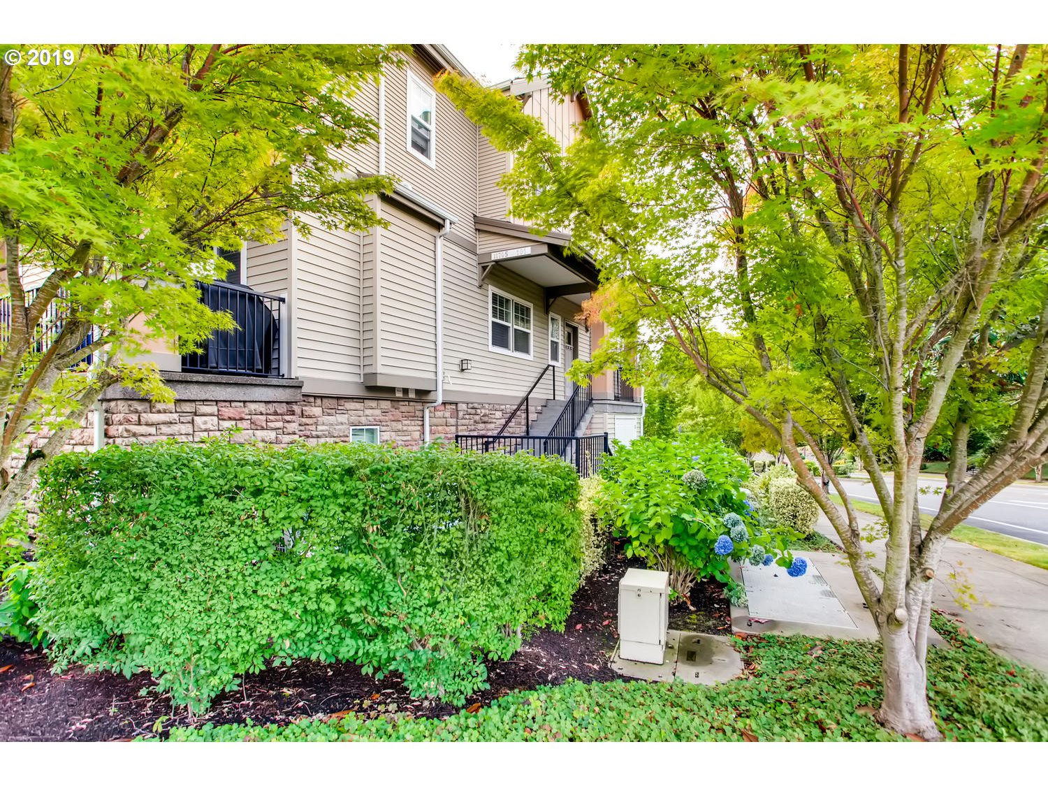 Photo #2: 19427339 Listing 