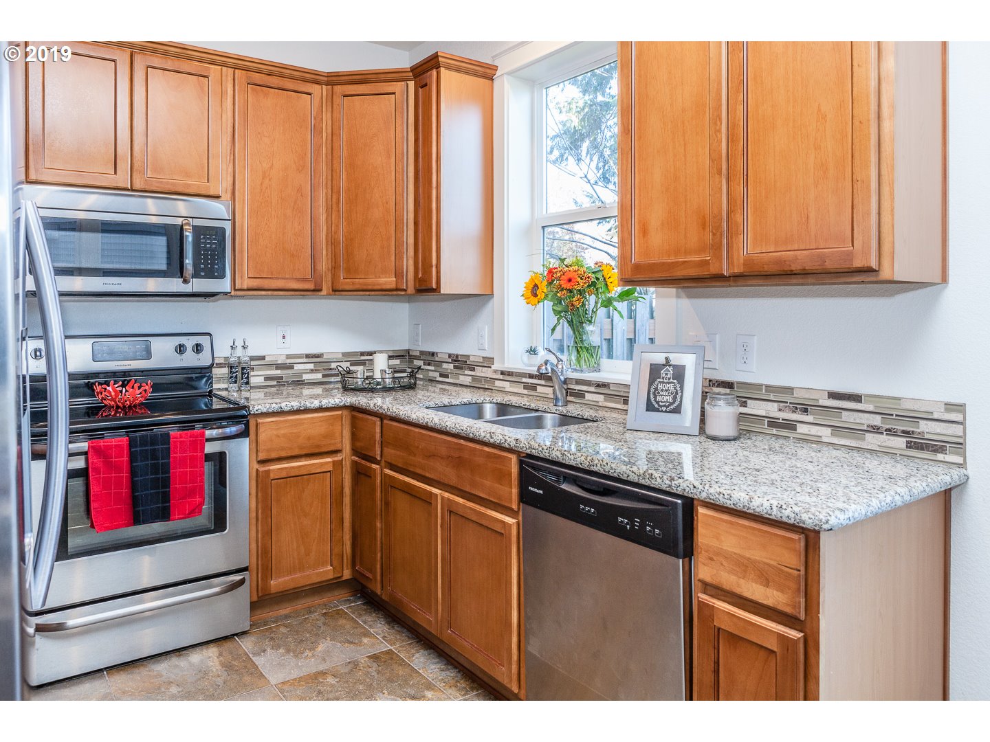 Photo #2: 19428323 Listing 