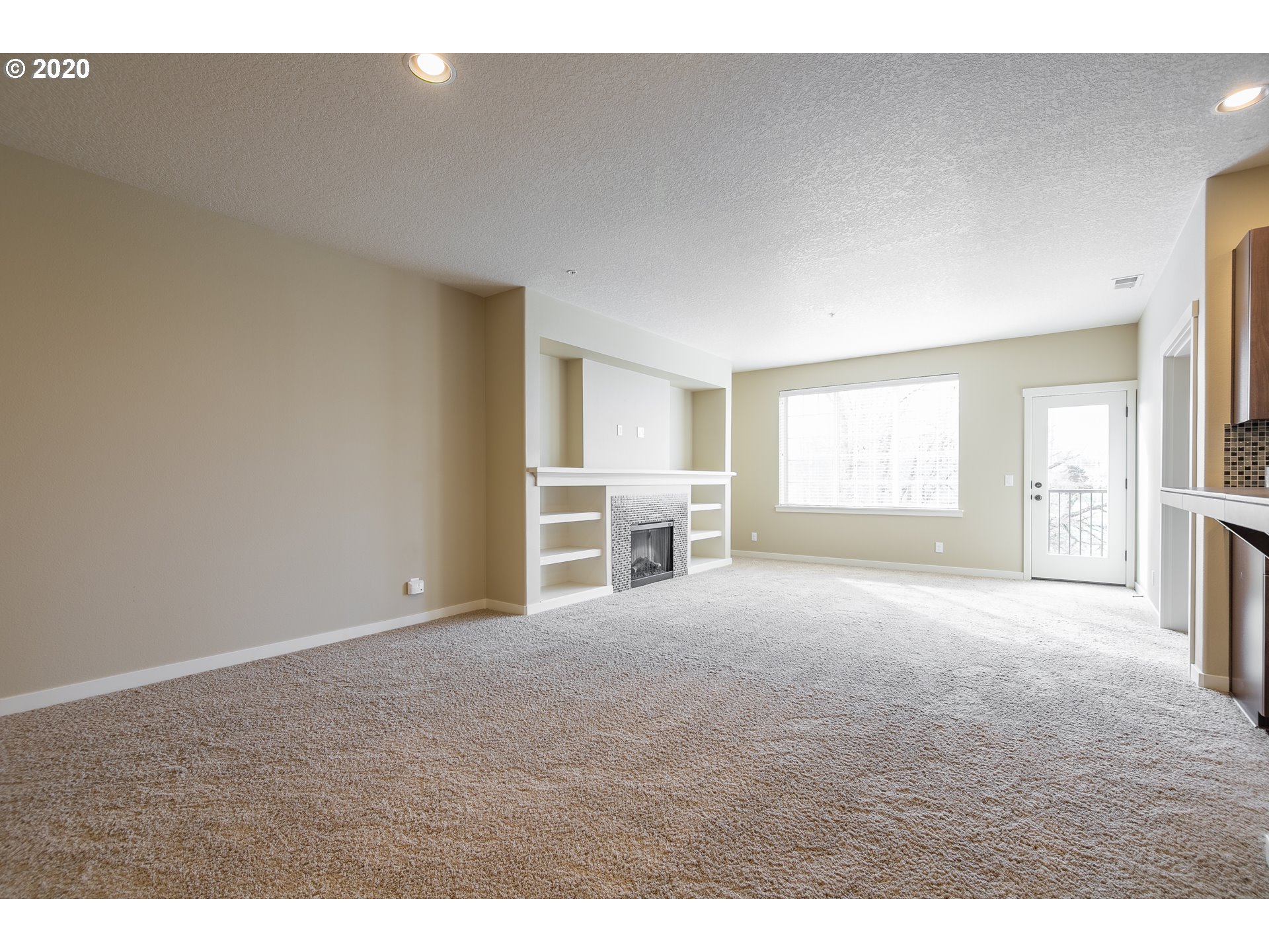 Photo #6: 19442663 Listing 