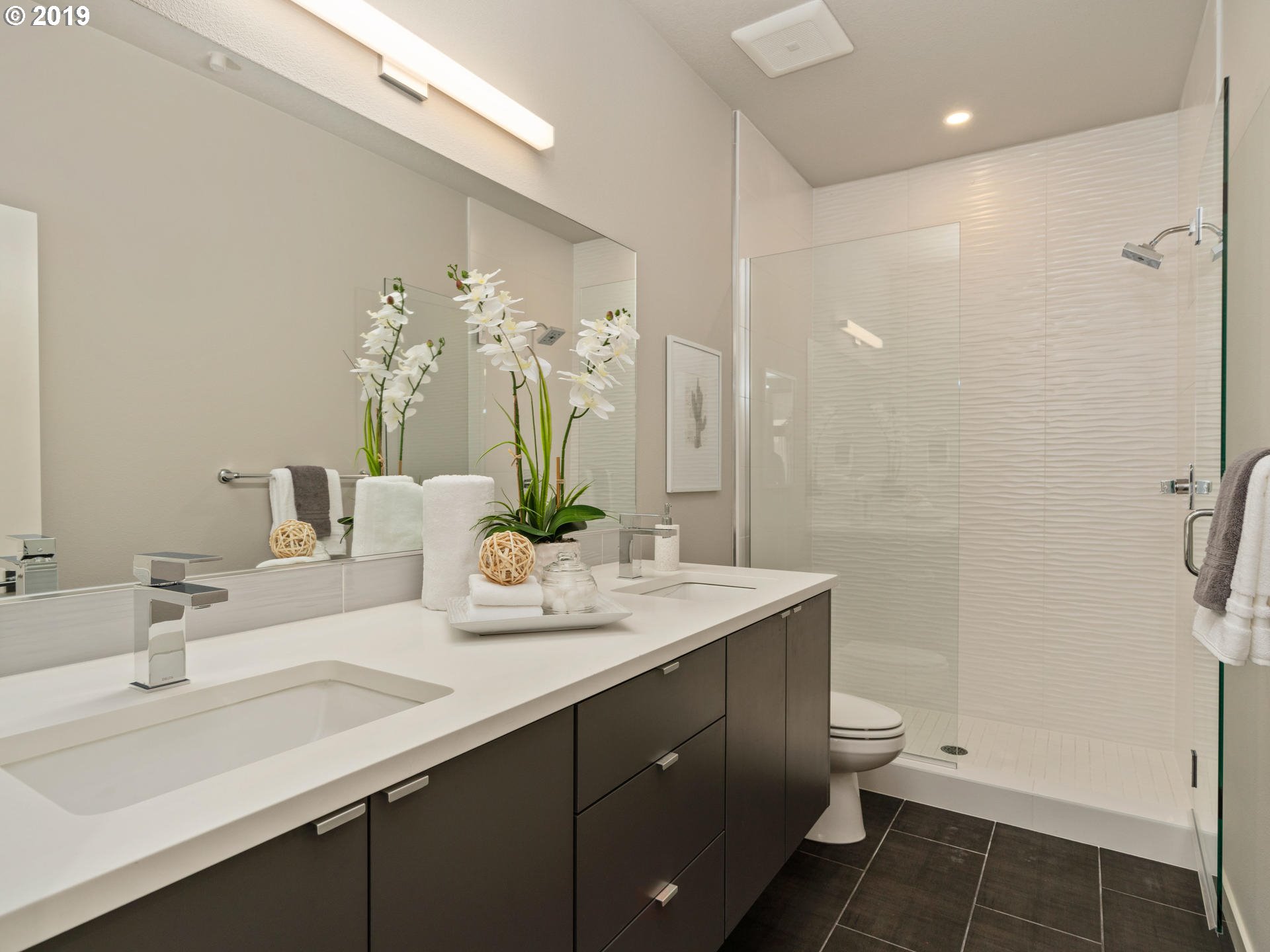 Photo #5: 19443873 Listing 