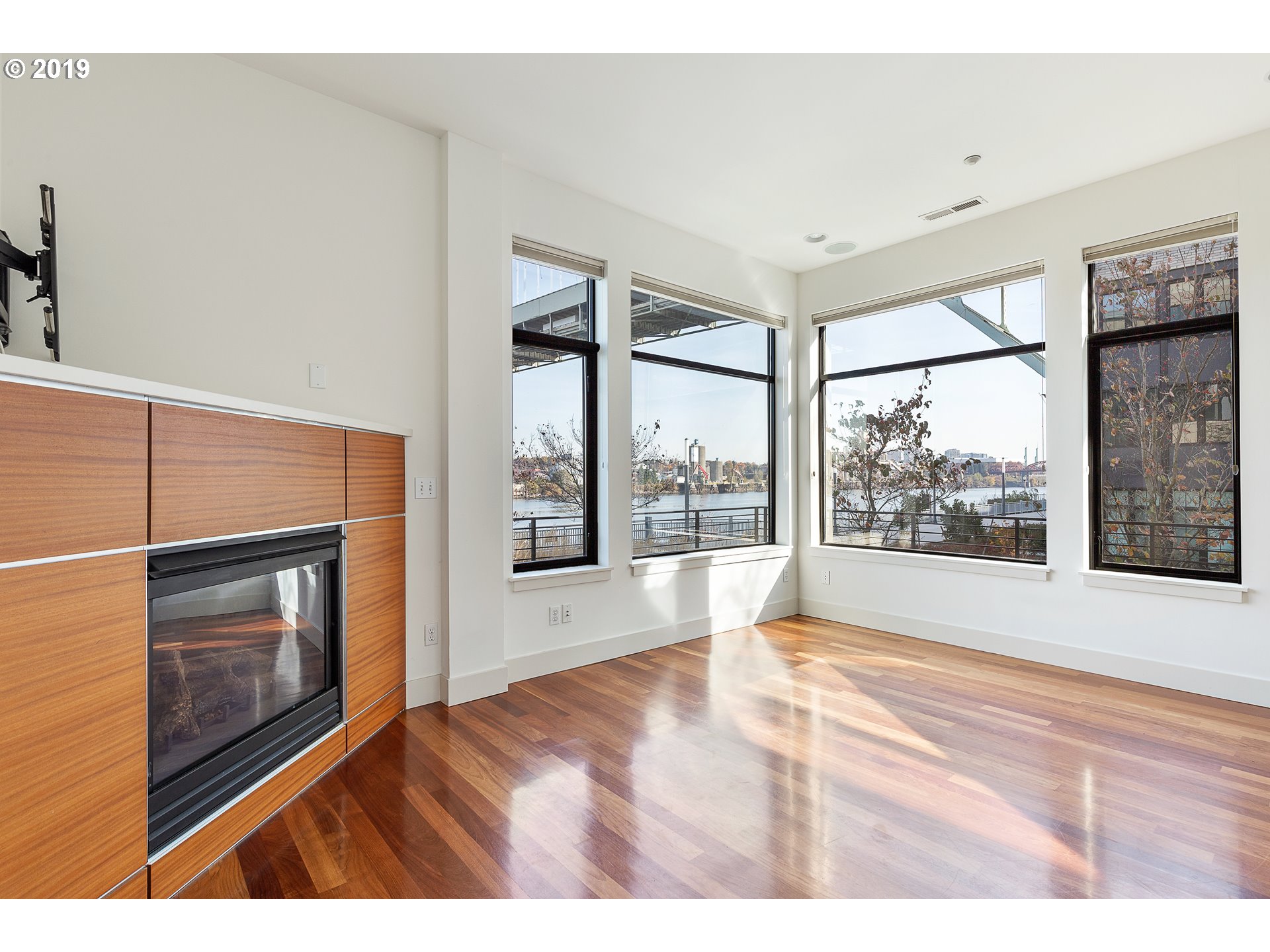 Photo #5: 19452390 Listing 